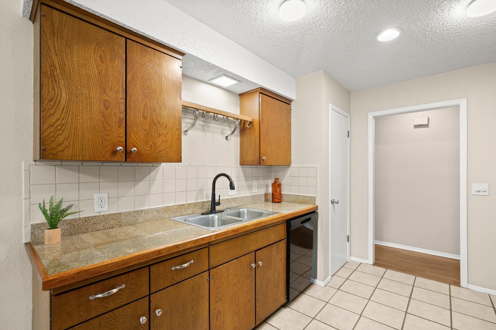 10703 PARKFIELD Dr, Austin, TX 78758