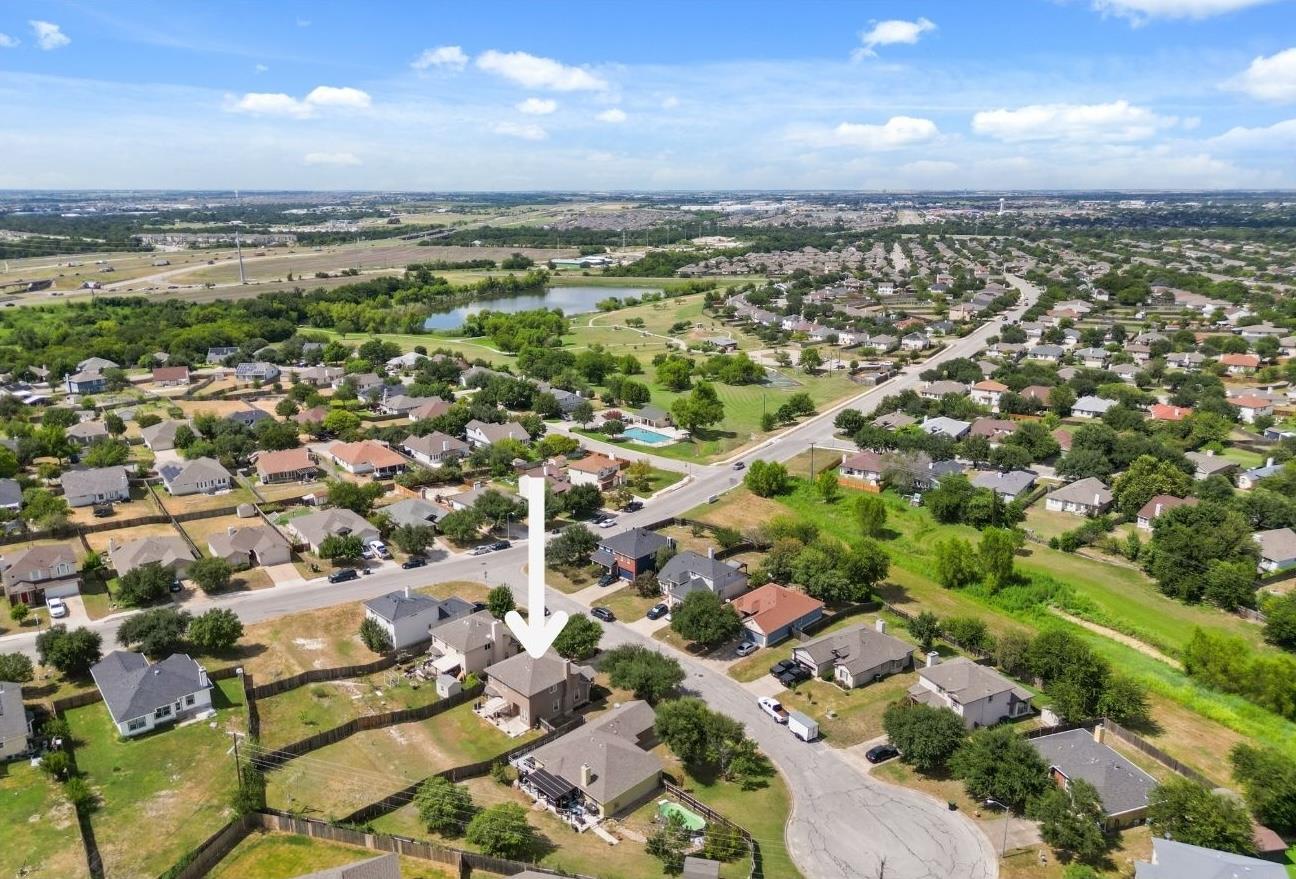 104 Toby Trl, Hutto, TX 78634