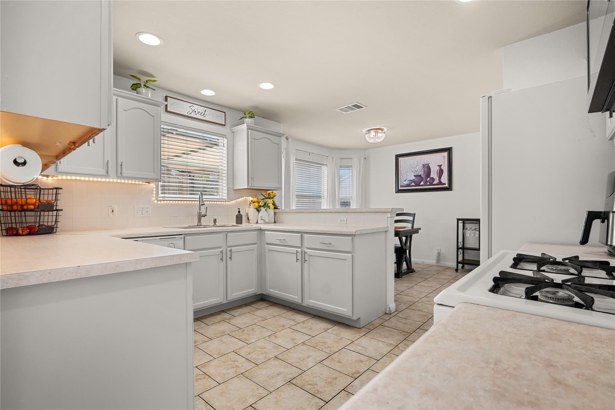 104 Toby Trl, Hutto, TX 78634