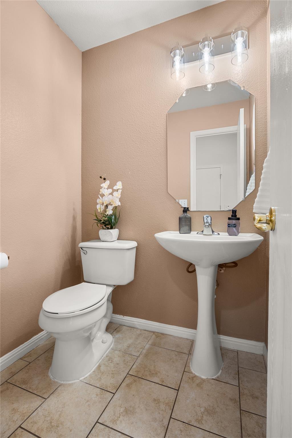 104 Toby Trl, Hutto, TX 78634