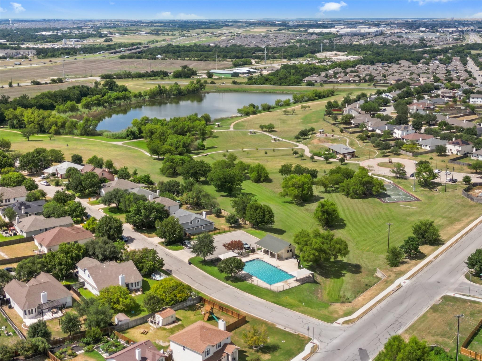 104 Toby Trl, Hutto, TX 78634