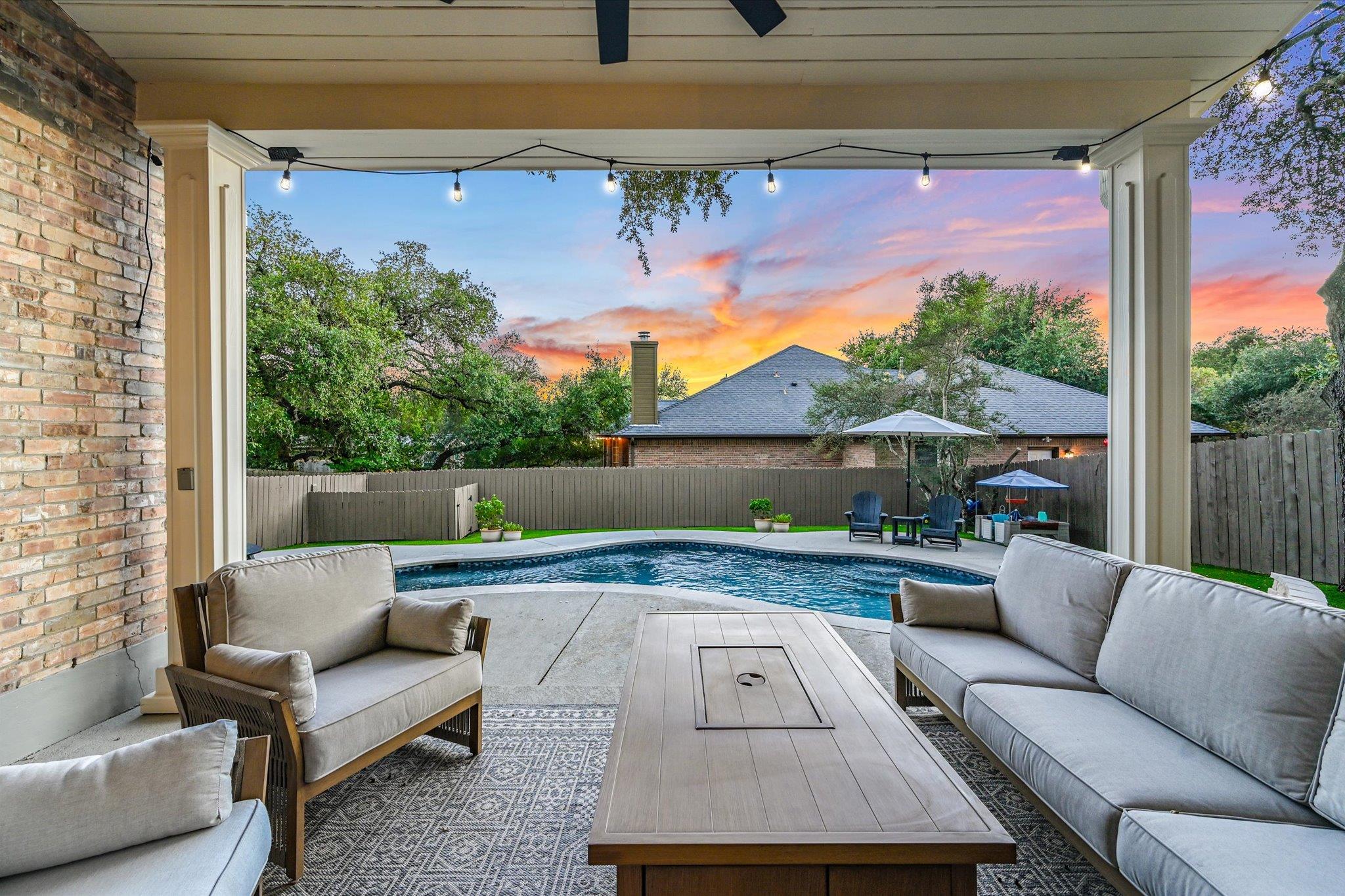 10129 Planters Woods Dr, Austin, TX 78730