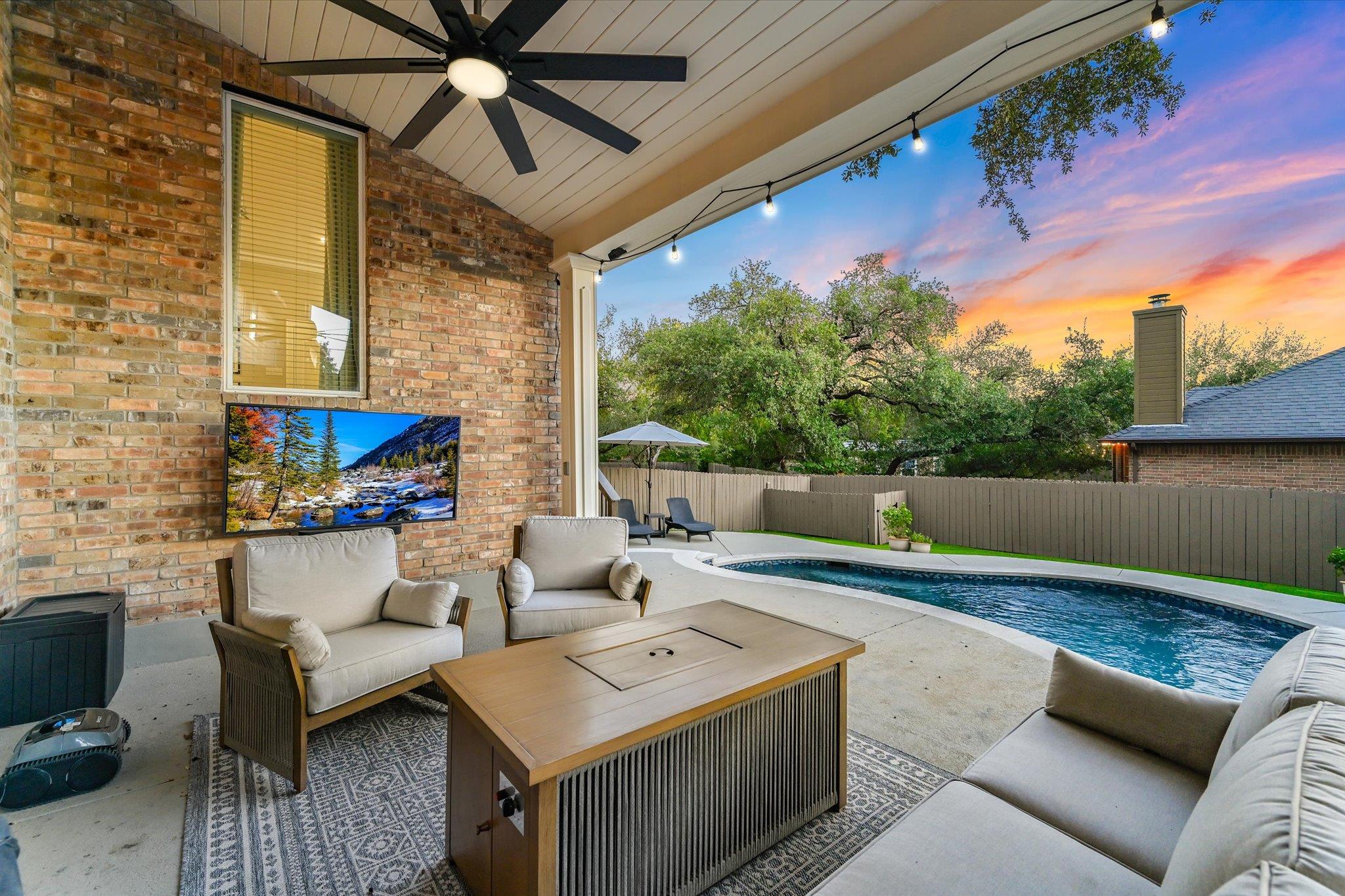 10129 Planters Woods Dr, Austin, TX 78730