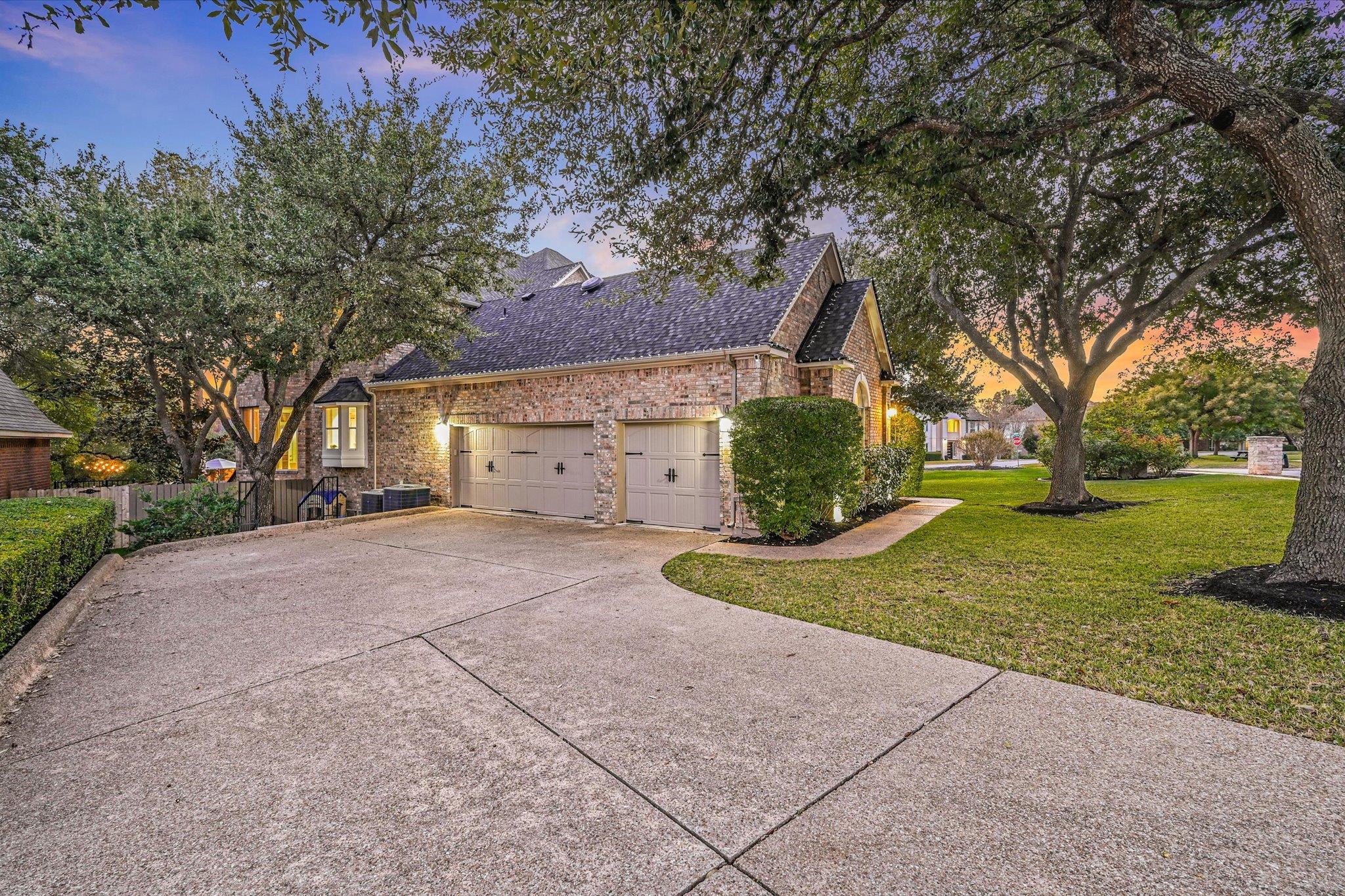 10129 Planters Woods Dr, Austin, TX 78730