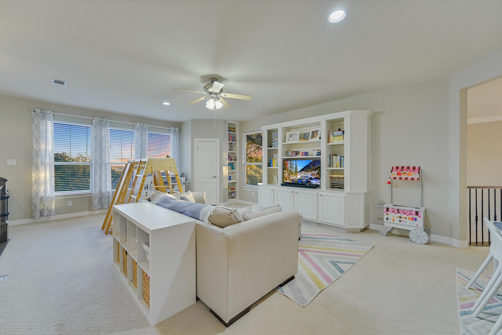 10129 Planters Woods Dr, Austin, TX 78730