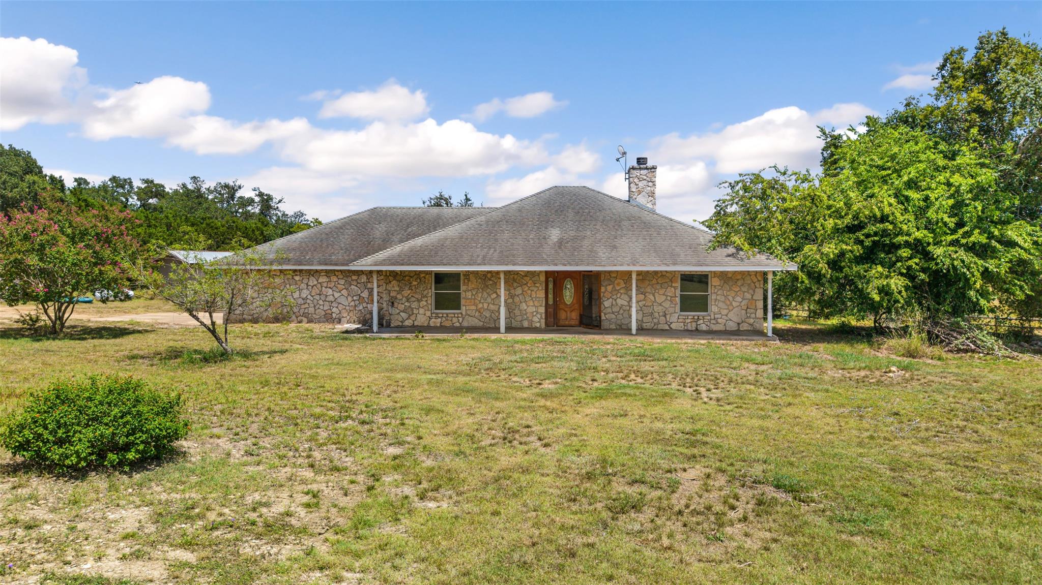 404 Red Bud Trl, Blanco, TX 78606
