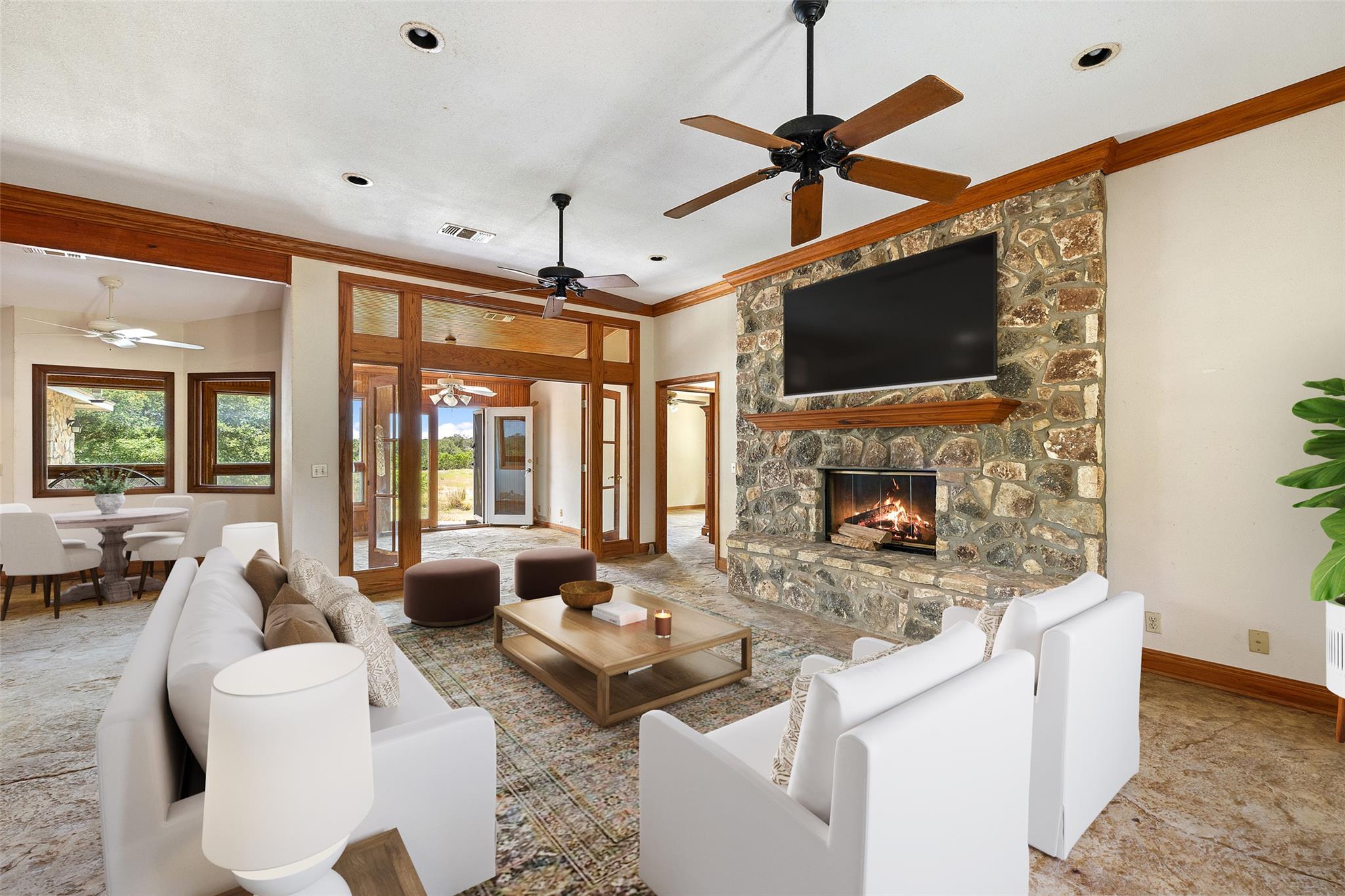 404 Red Bud Trl, Blanco, TX 78606