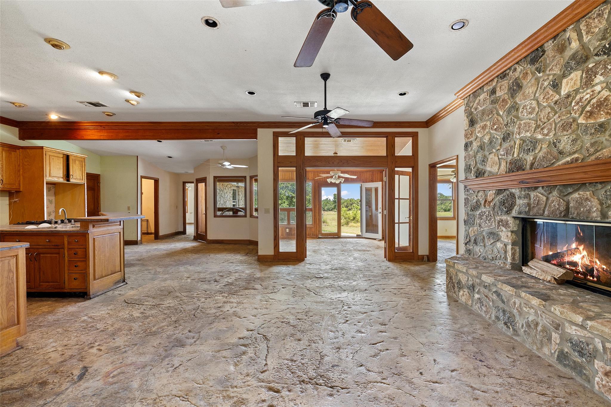 404 Red Bud Trl, Blanco, TX 78606