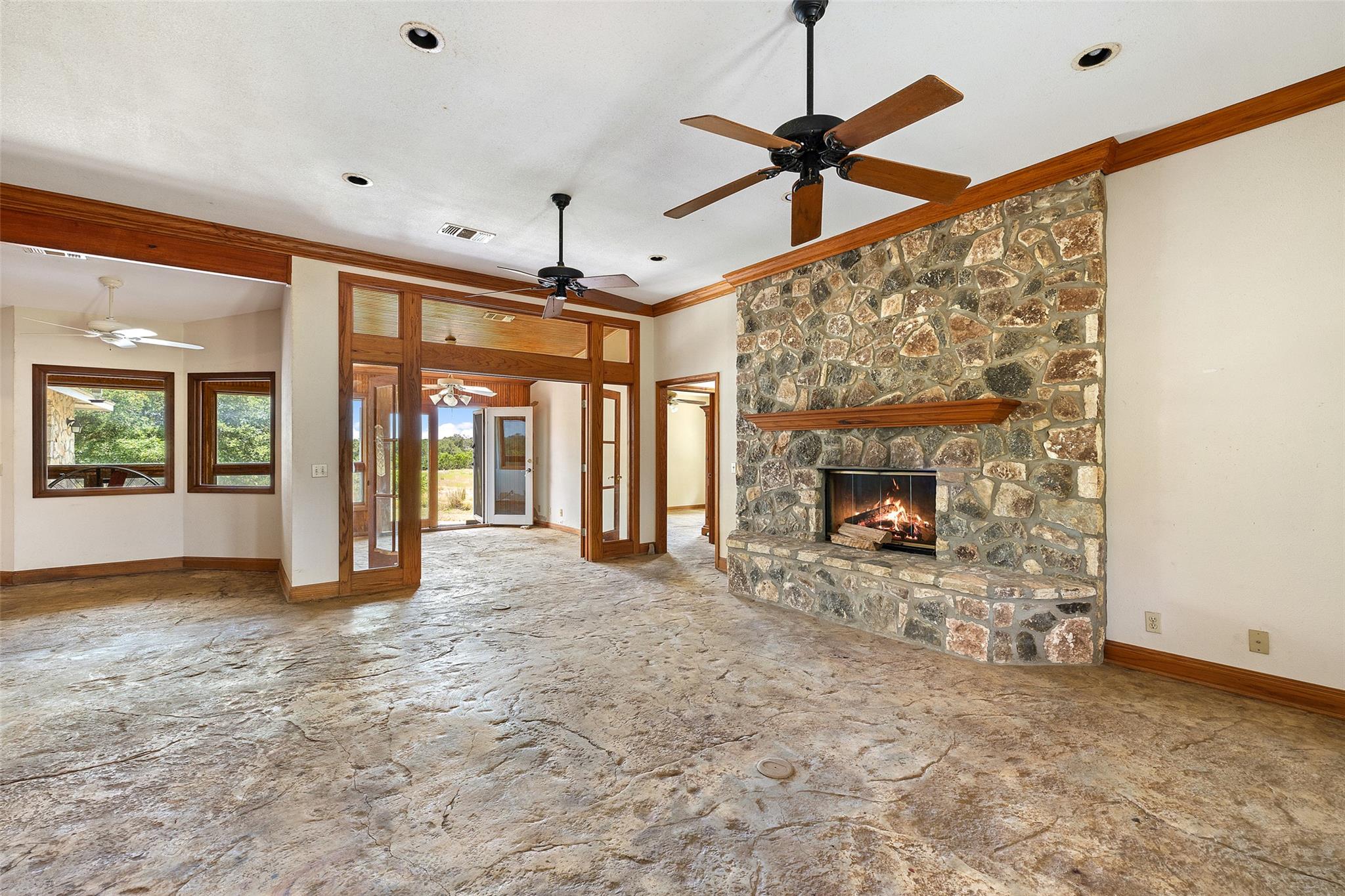 404 Red Bud Trl, Blanco, TX 78606