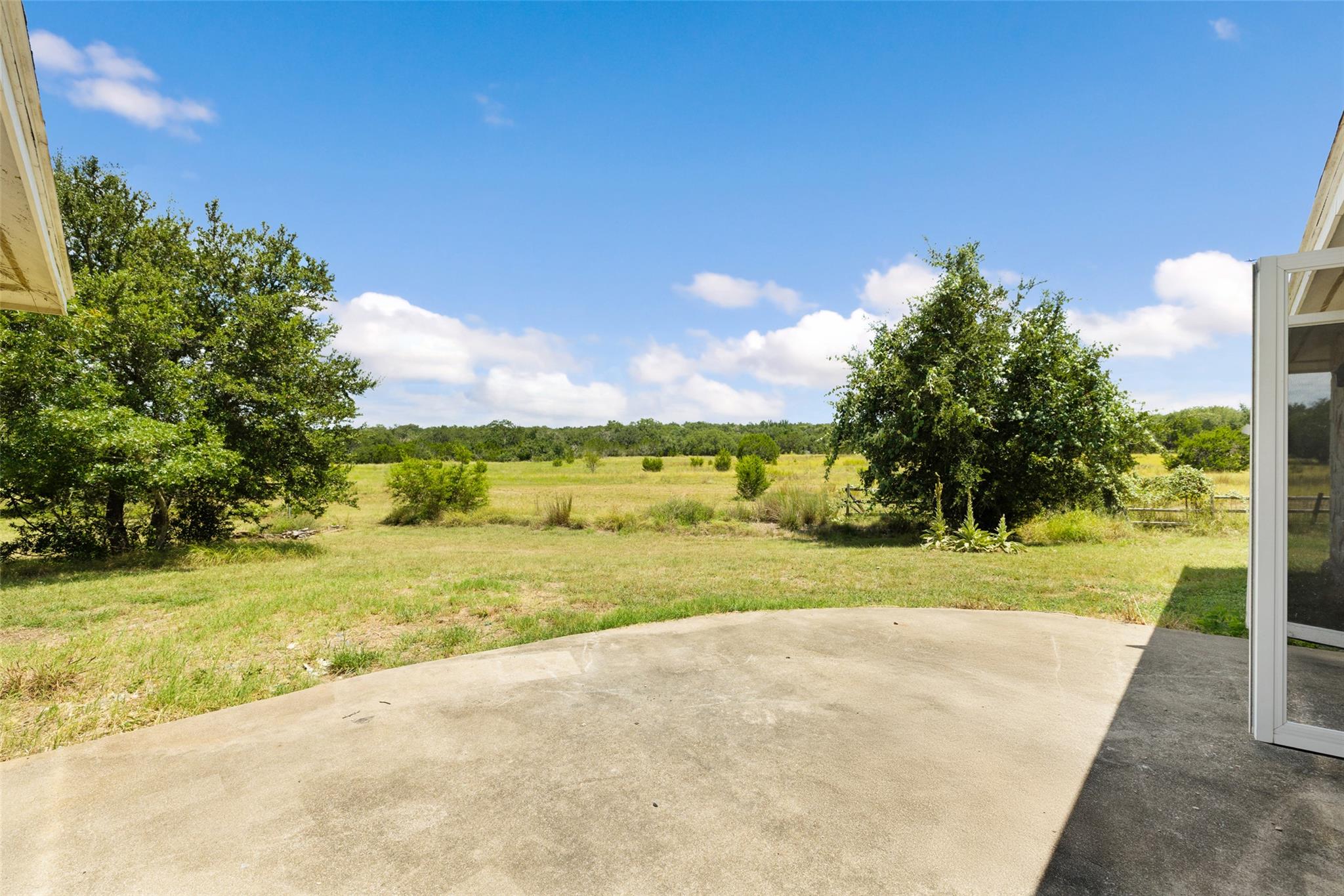 404 Red Bud Trl, Blanco, TX 78606