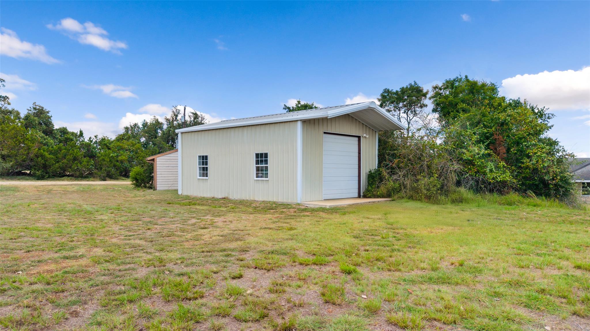 404 Red Bud Trl, Blanco, TX 78606