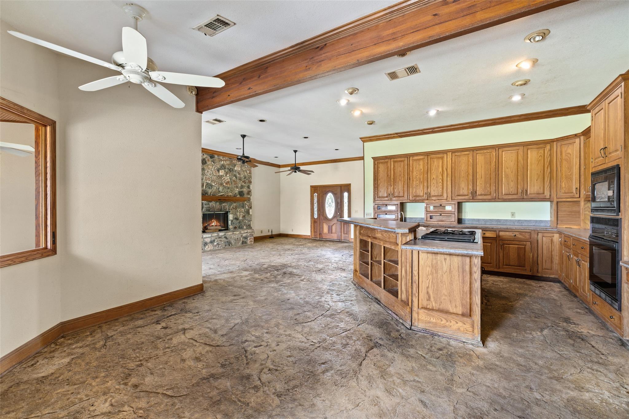 404 Red Bud Trl, Blanco, TX 78606