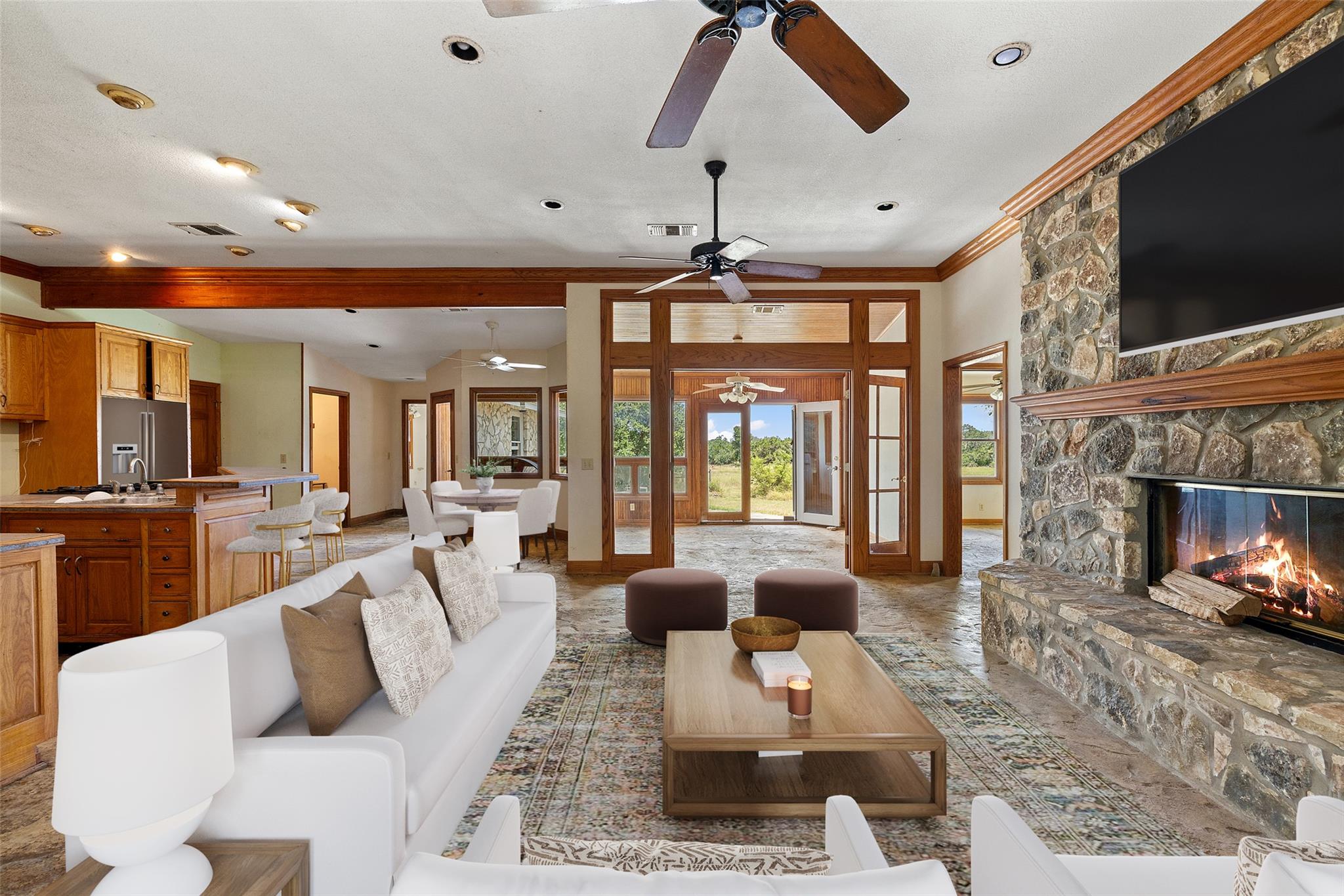 404 Red Bud Trl, Blanco, TX 78606