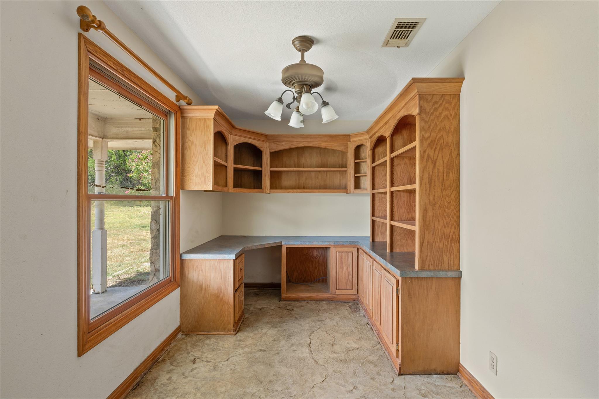 404 Red Bud Trl, Blanco, TX 78606