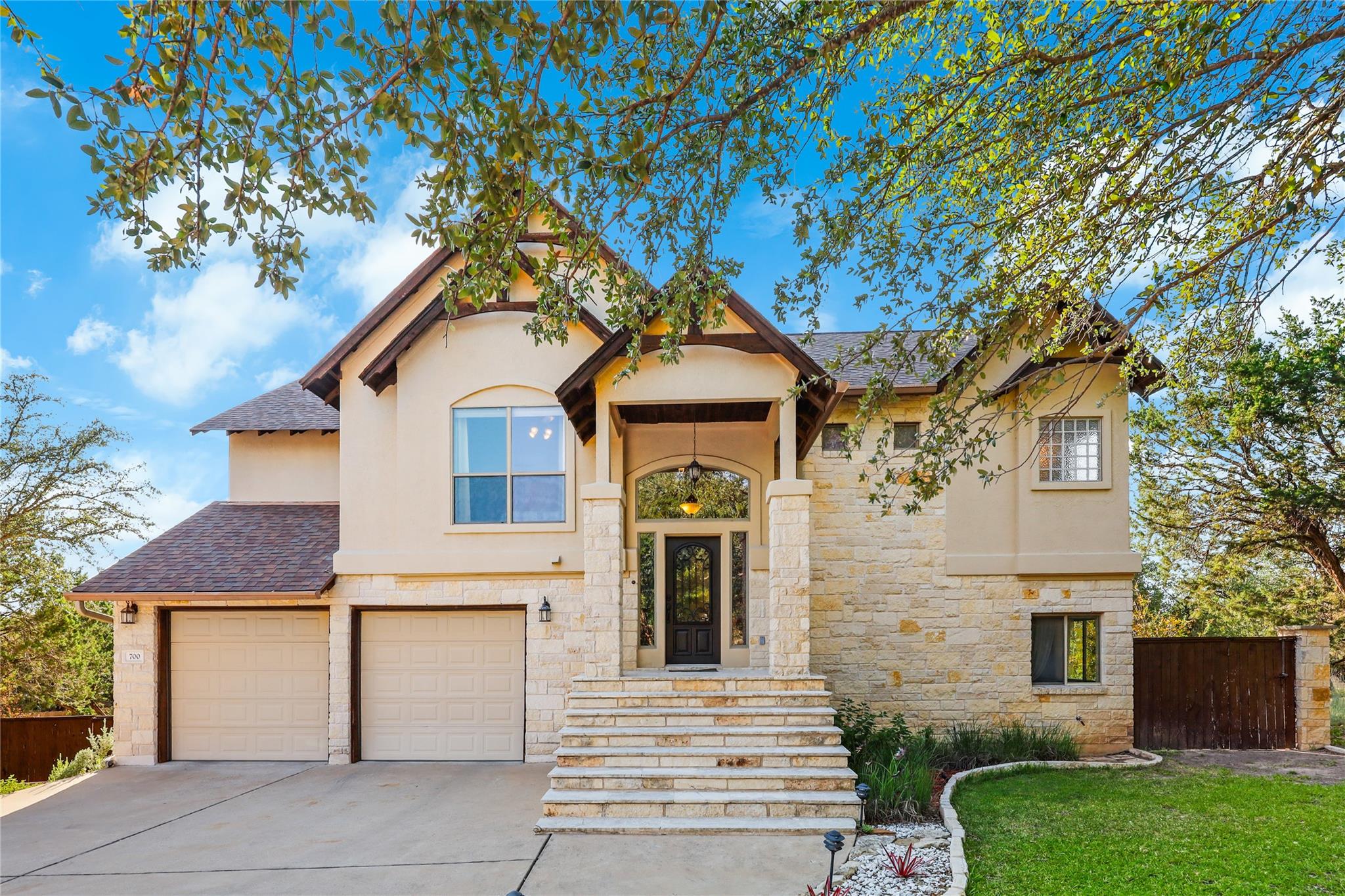 700 Augusta Cir N, Point Venture, TX 78645