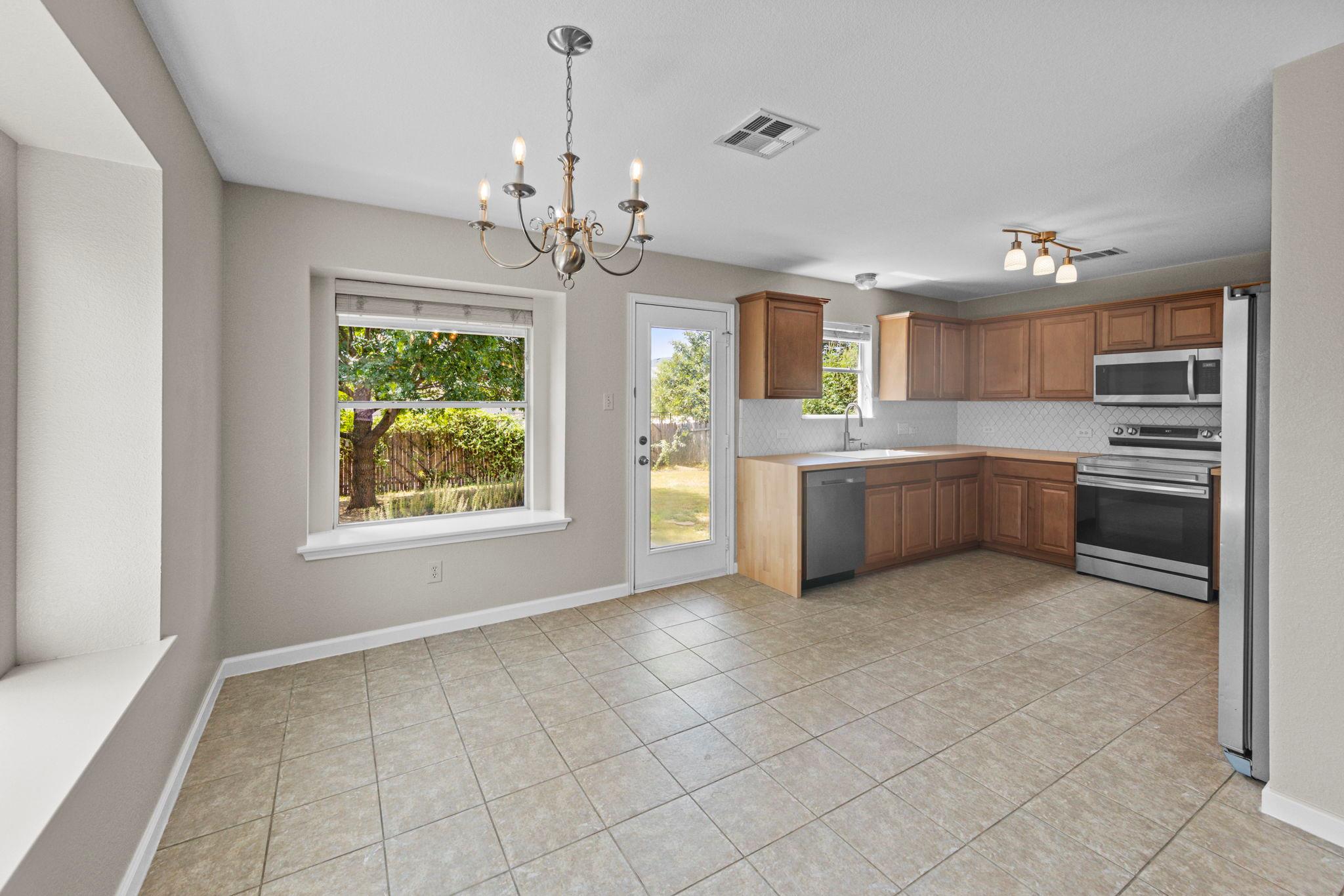 914 Aiken Dr, Leander, TX 78641