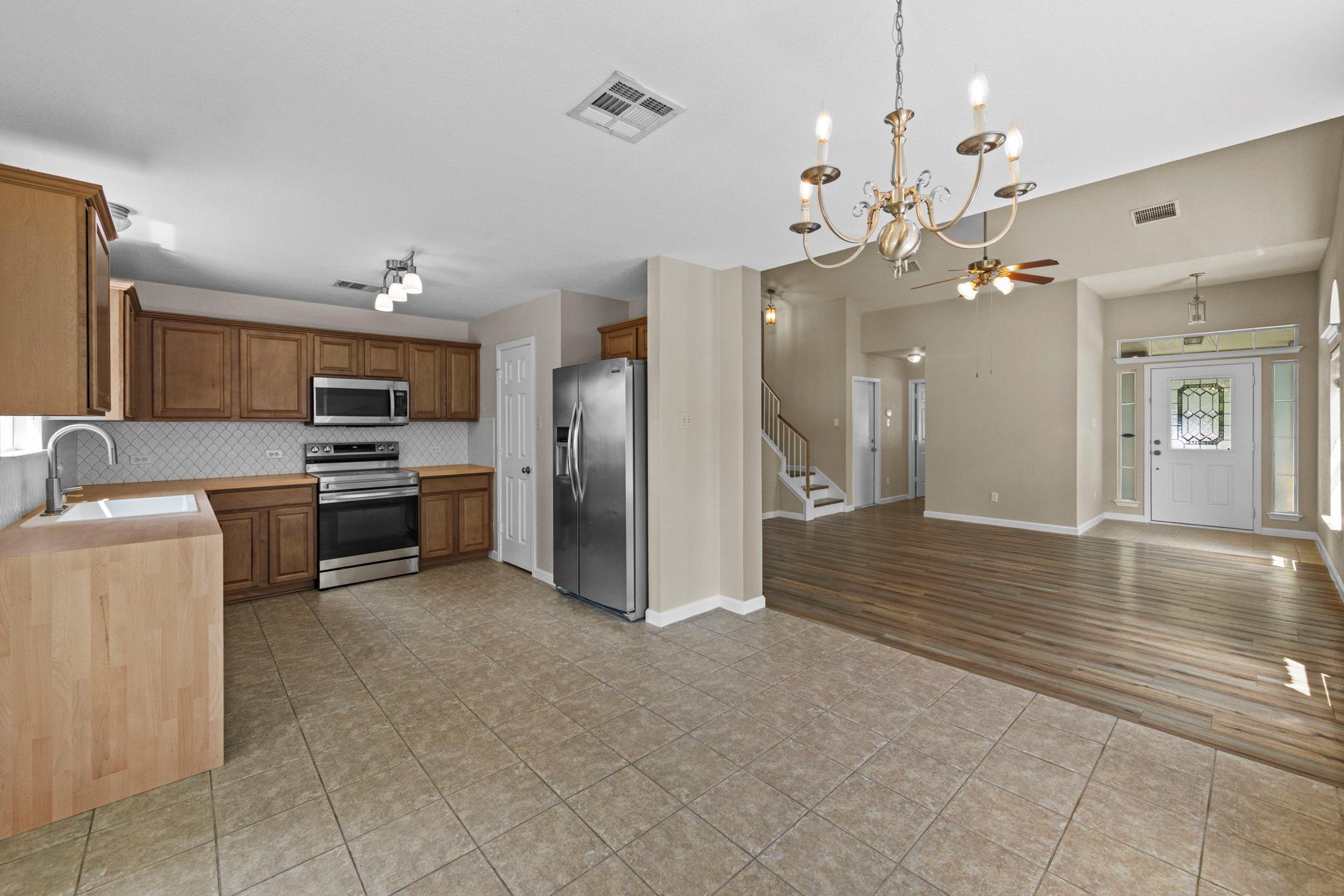 914 Aiken Dr, Leander, TX 78641