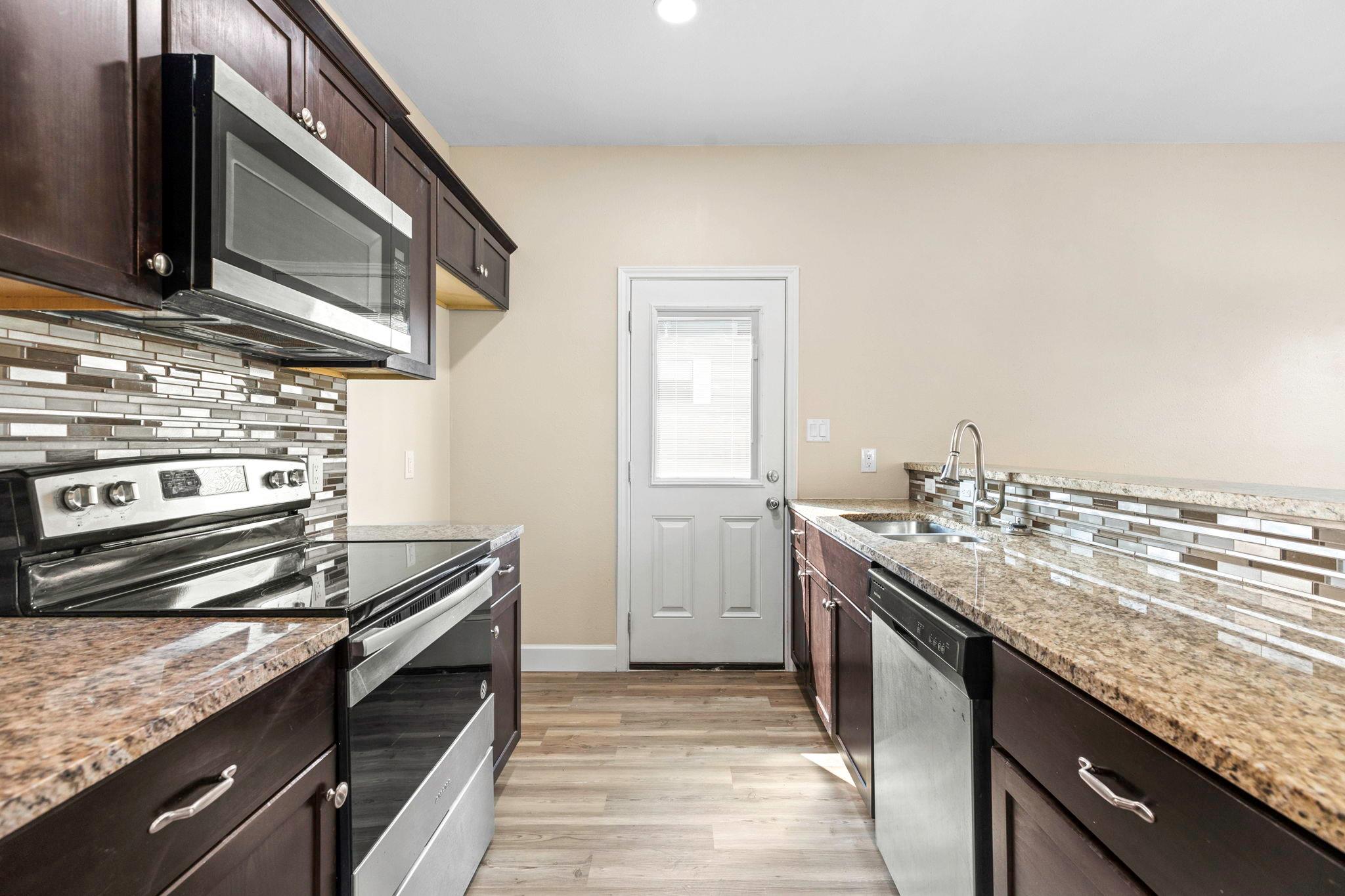 1628 Armstrong St, Luling, TX 78648