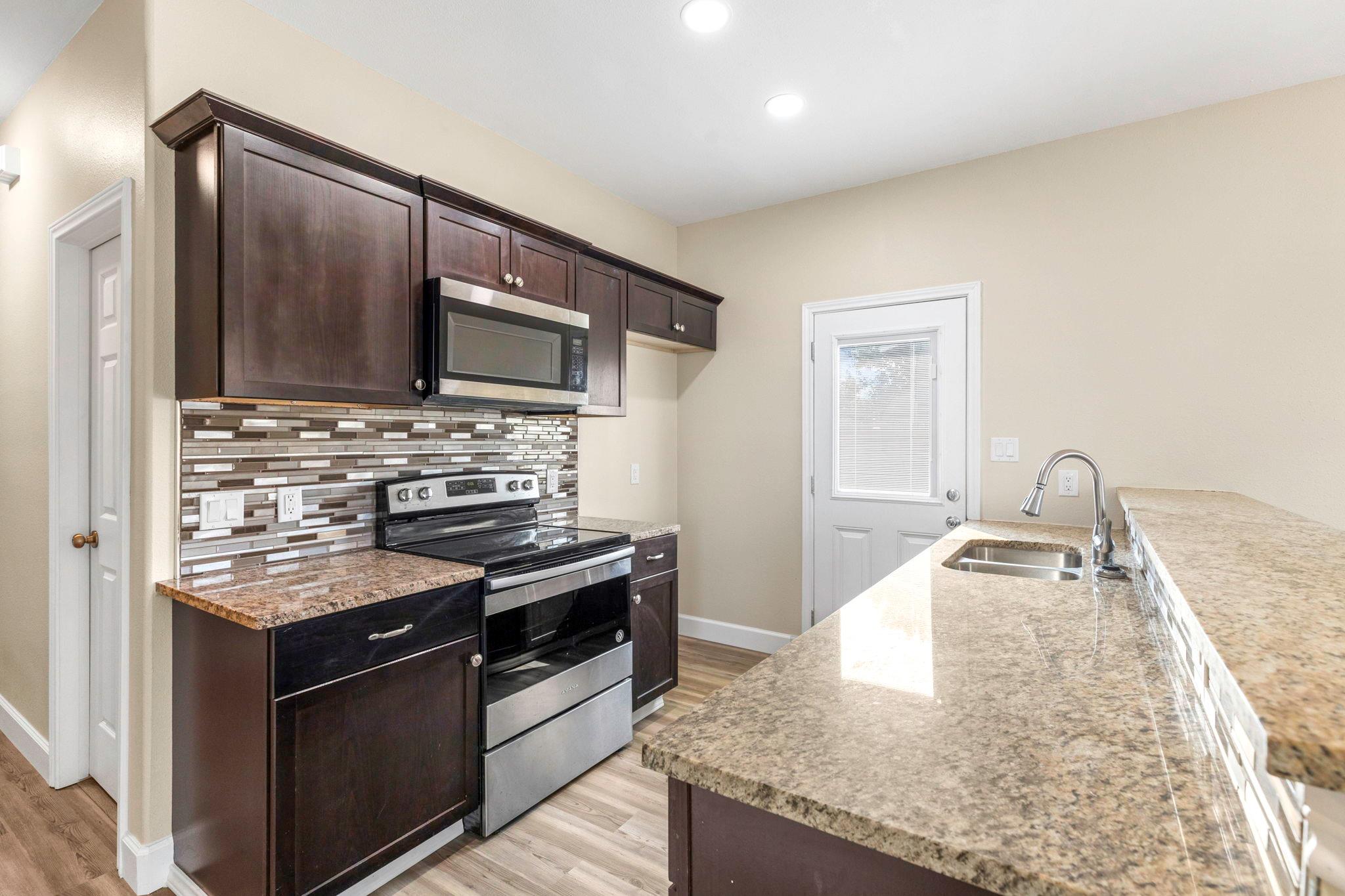 1628 Armstrong St, Luling, TX 78648