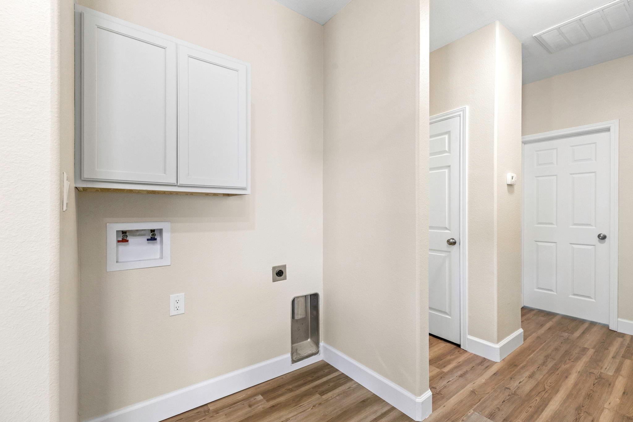 1628 Armstrong St, Luling, TX 78648