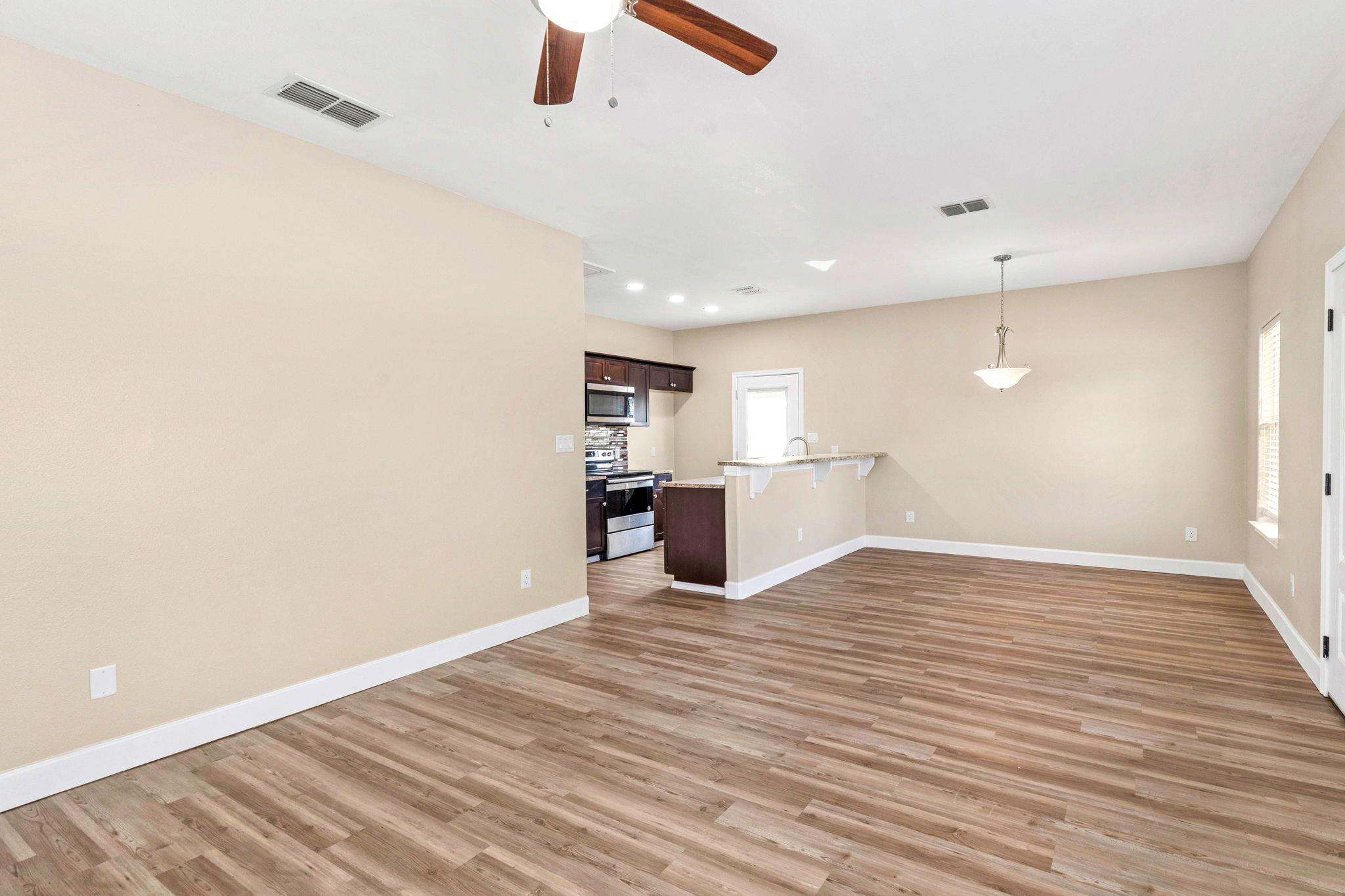 1628 Armstrong St, Luling, TX 78648