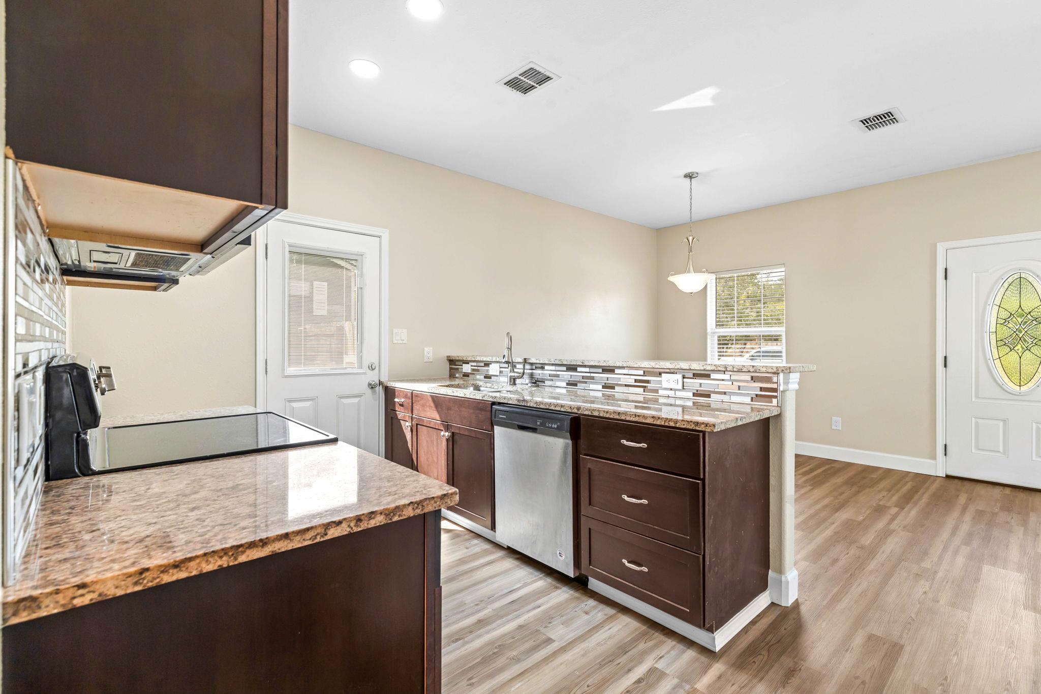 1628 Armstrong St, Luling, TX 78648