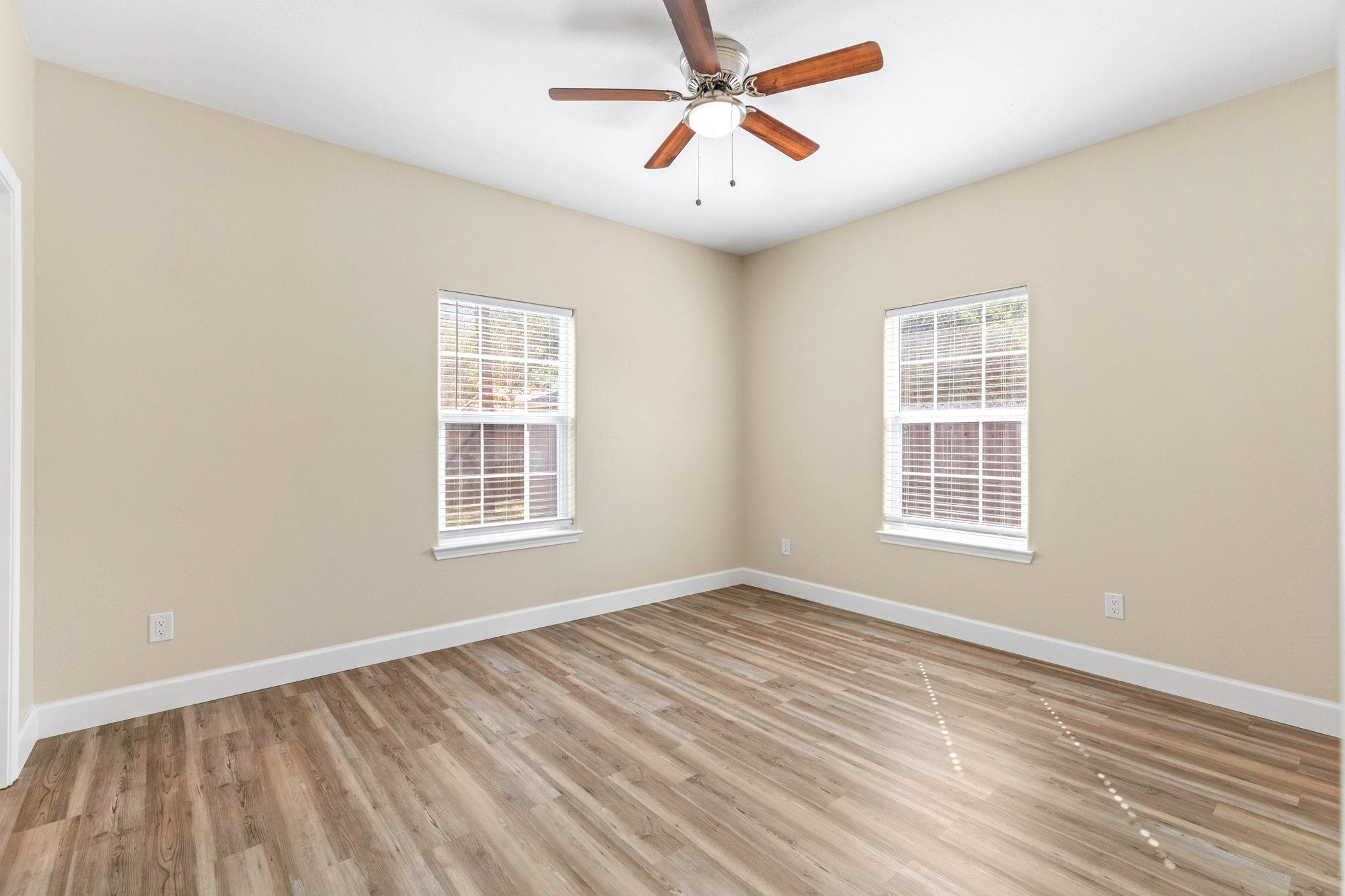 1628 Armstrong St, Luling, TX 78648