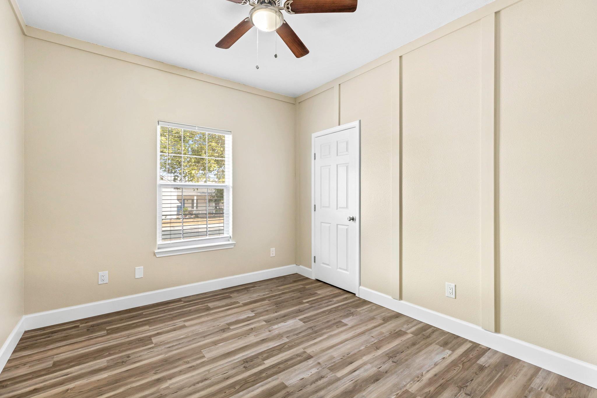 1628 Armstrong St, Luling, TX 78648