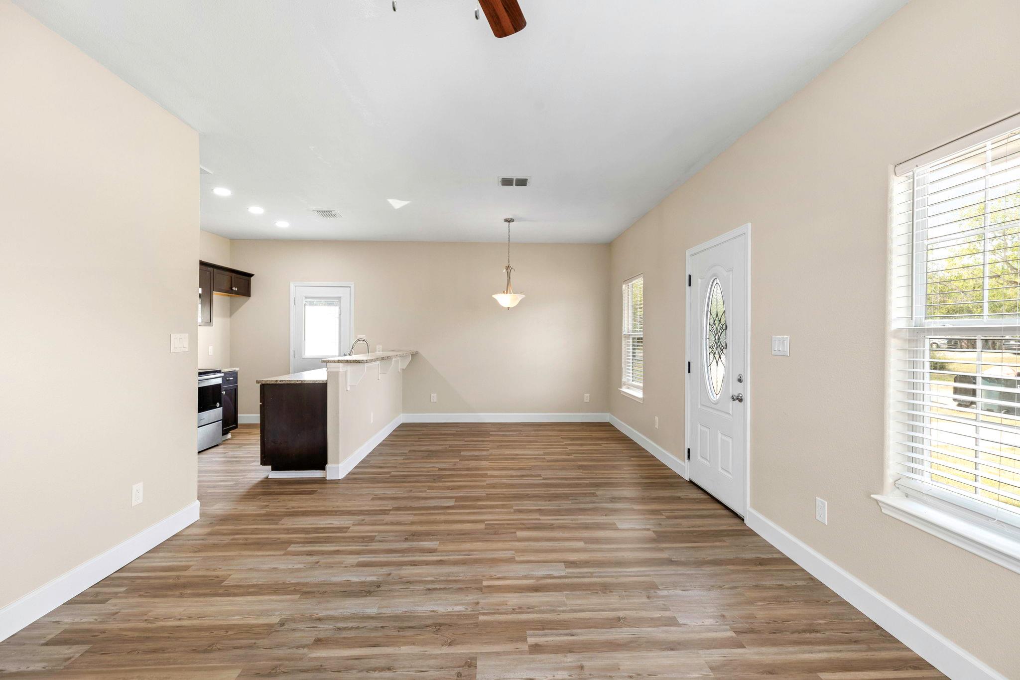 1628 Armstrong St, Luling, TX 78648