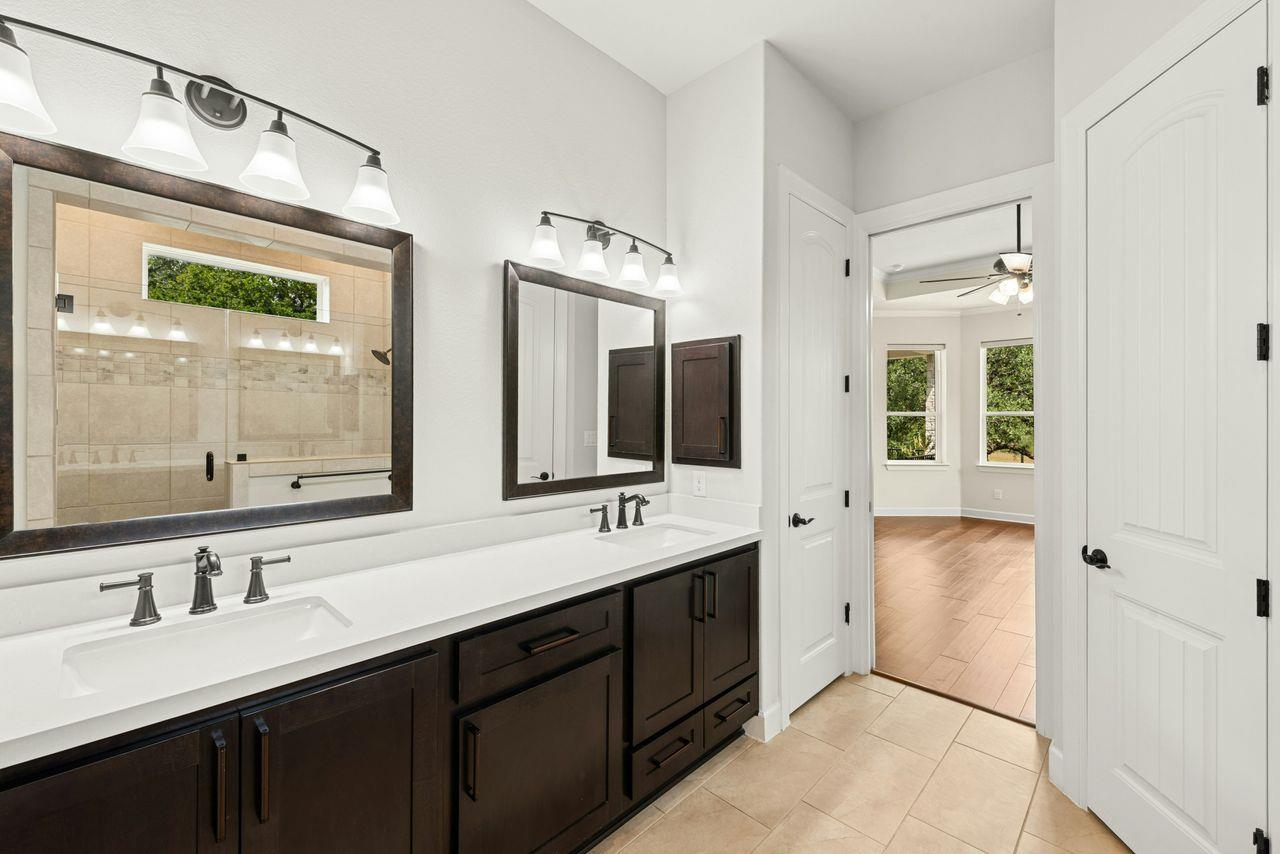 208 Double Horn Trl, Spicewood, TX 78669