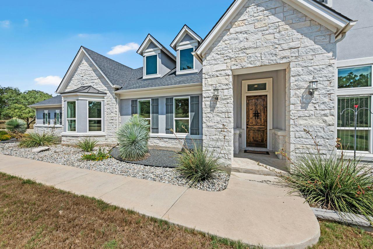 208 Double Horn Trl, Spicewood, TX 78669