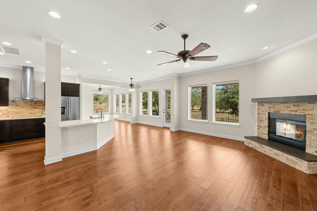 208 Double Horn Trl, Spicewood, TX 78669