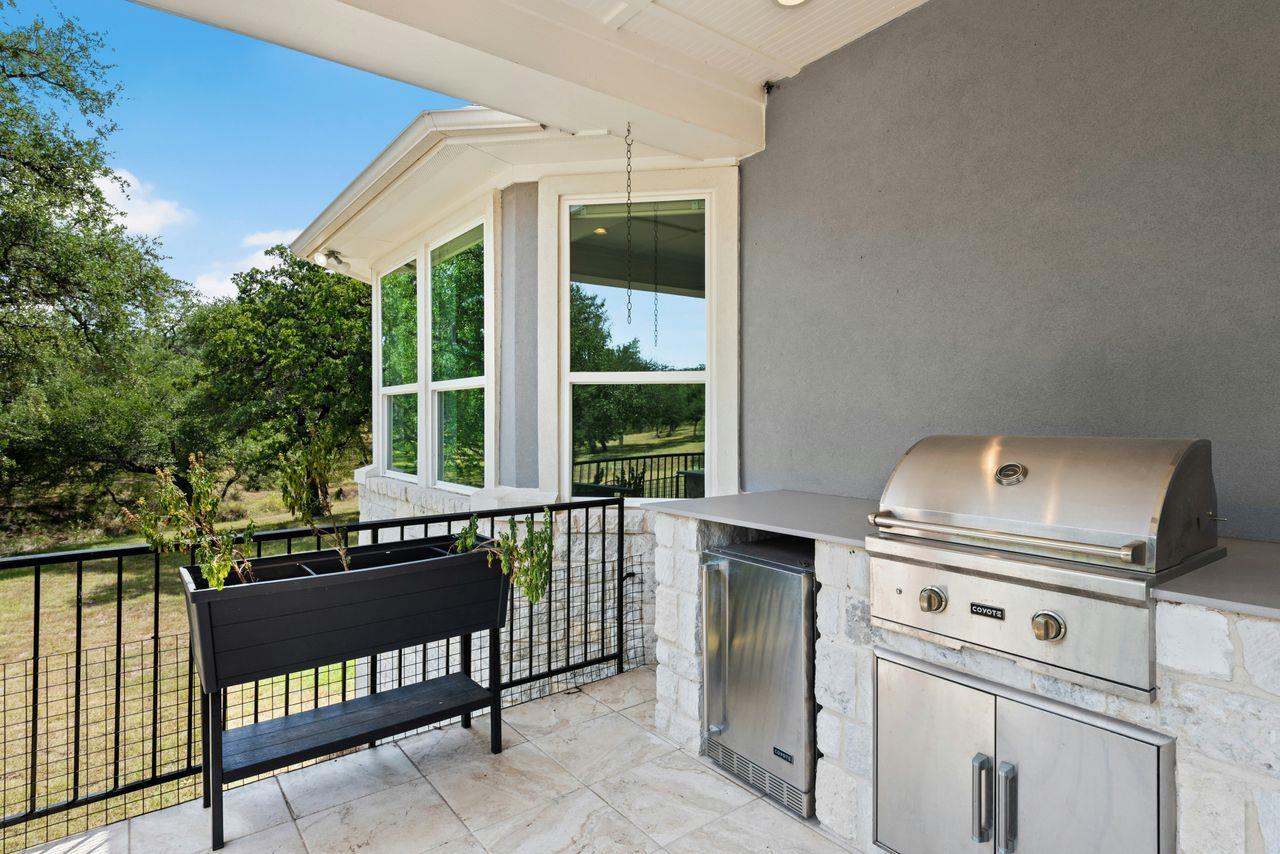 208 Double Horn Trl, Spicewood, TX 78669