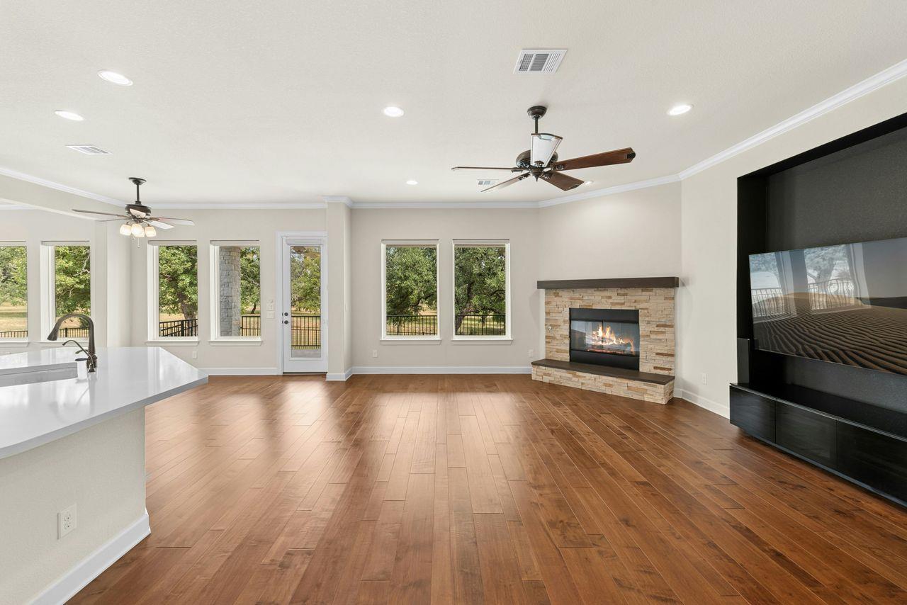 208 Double Horn Trl, Spicewood, TX 78669