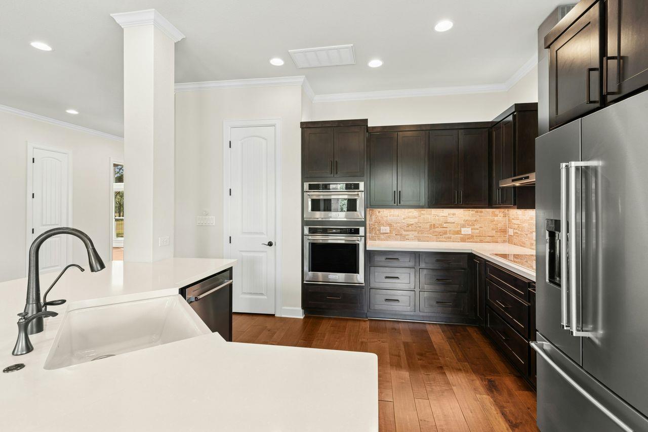 208 Double Horn Trl, Spicewood, TX 78669