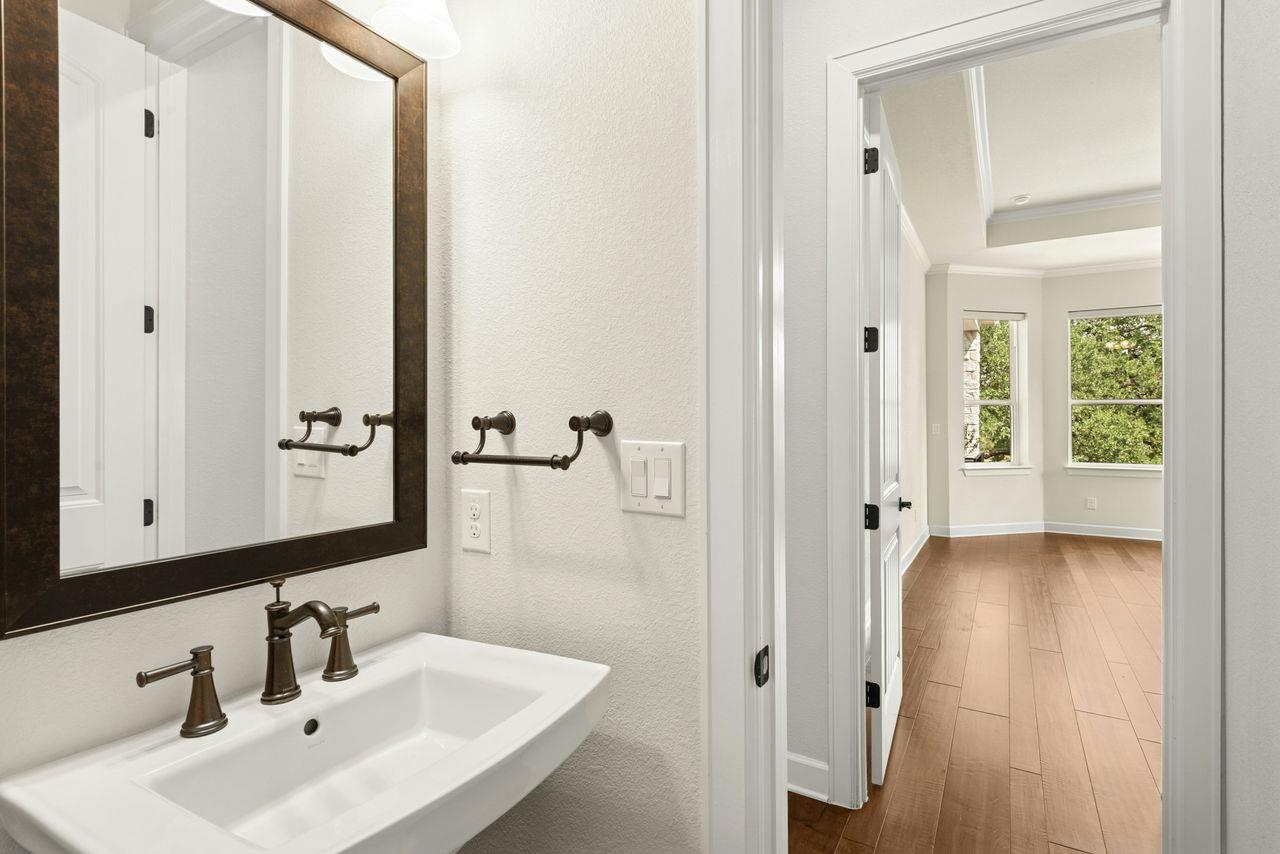 208 Double Horn Trl, Spicewood, TX 78669