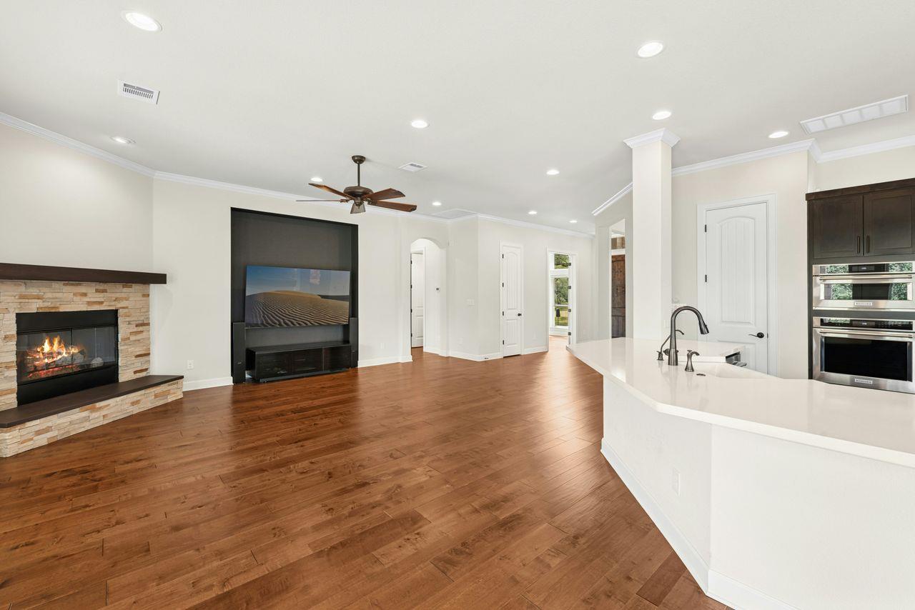 208 Double Horn Trl, Spicewood, TX 78669