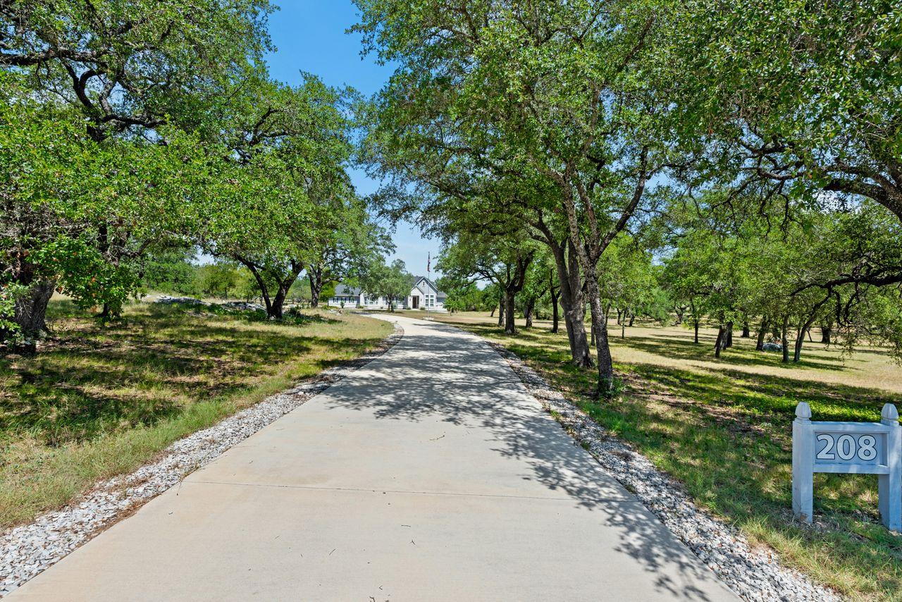 208 Double Horn Trl, Spicewood, TX 78669