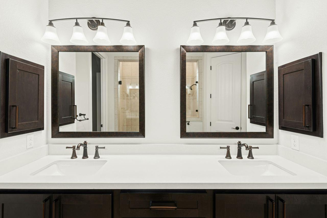 208 Double Horn Trl, Spicewood, TX 78669