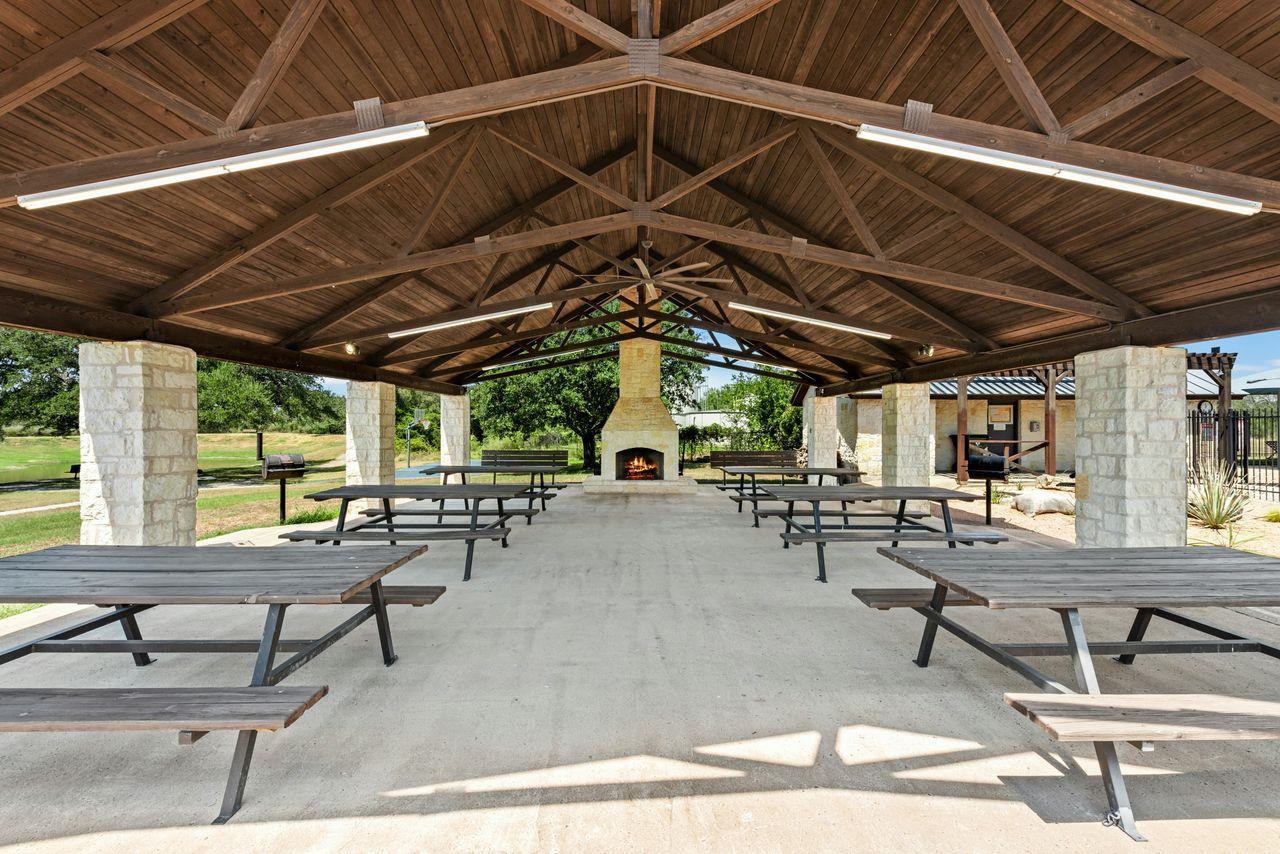 208 Double Horn Trl, Spicewood, TX 78669