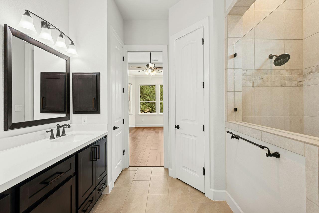 208 Double Horn Trl, Spicewood, TX 78669