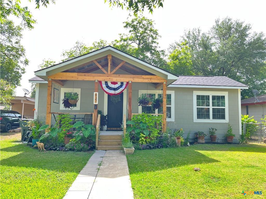 437 Burges St, Seguin, TX 78155