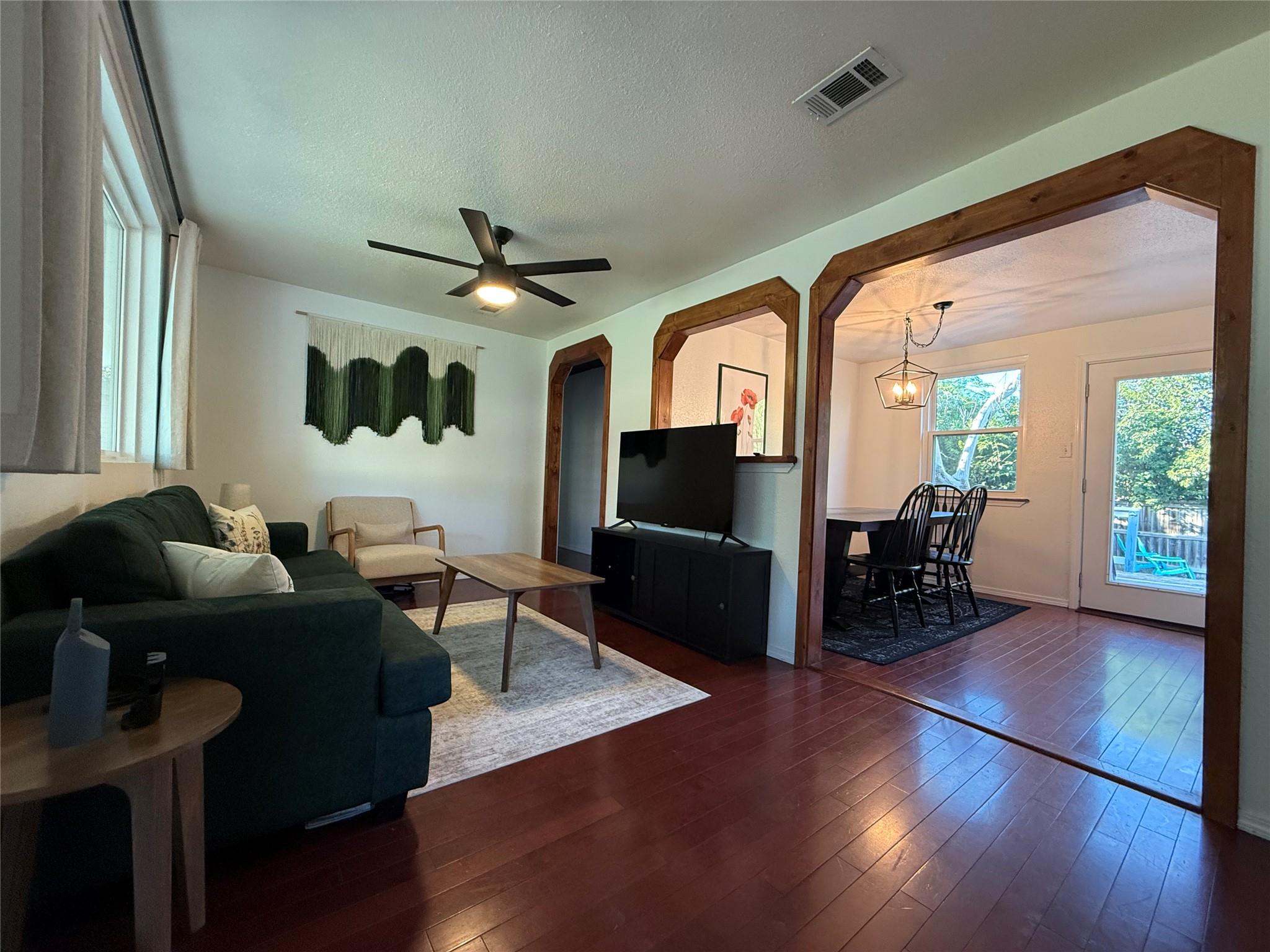 505 E 4th St, Georgetown, TX 78626