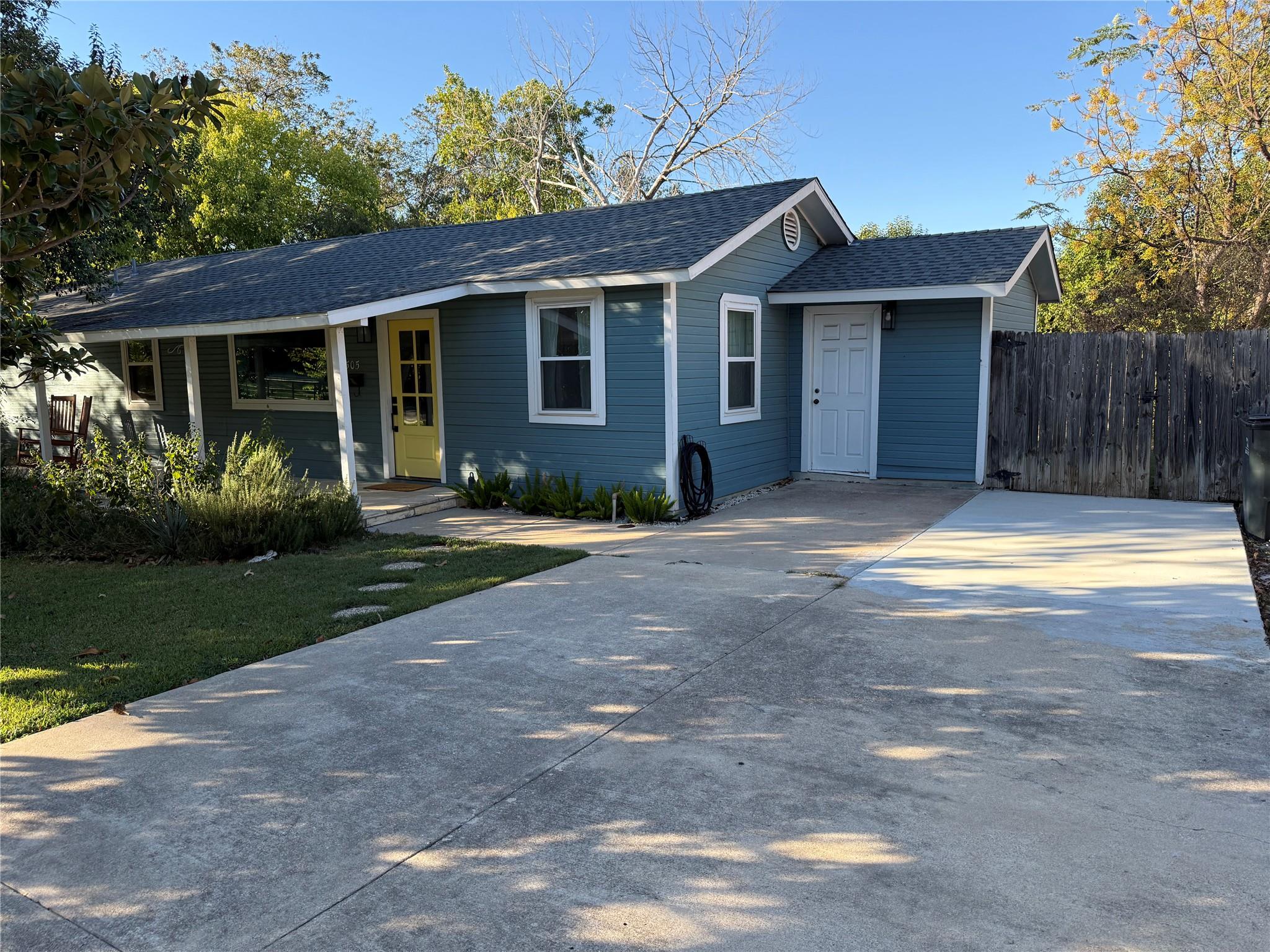 505 E 4th St, Georgetown, TX 78626