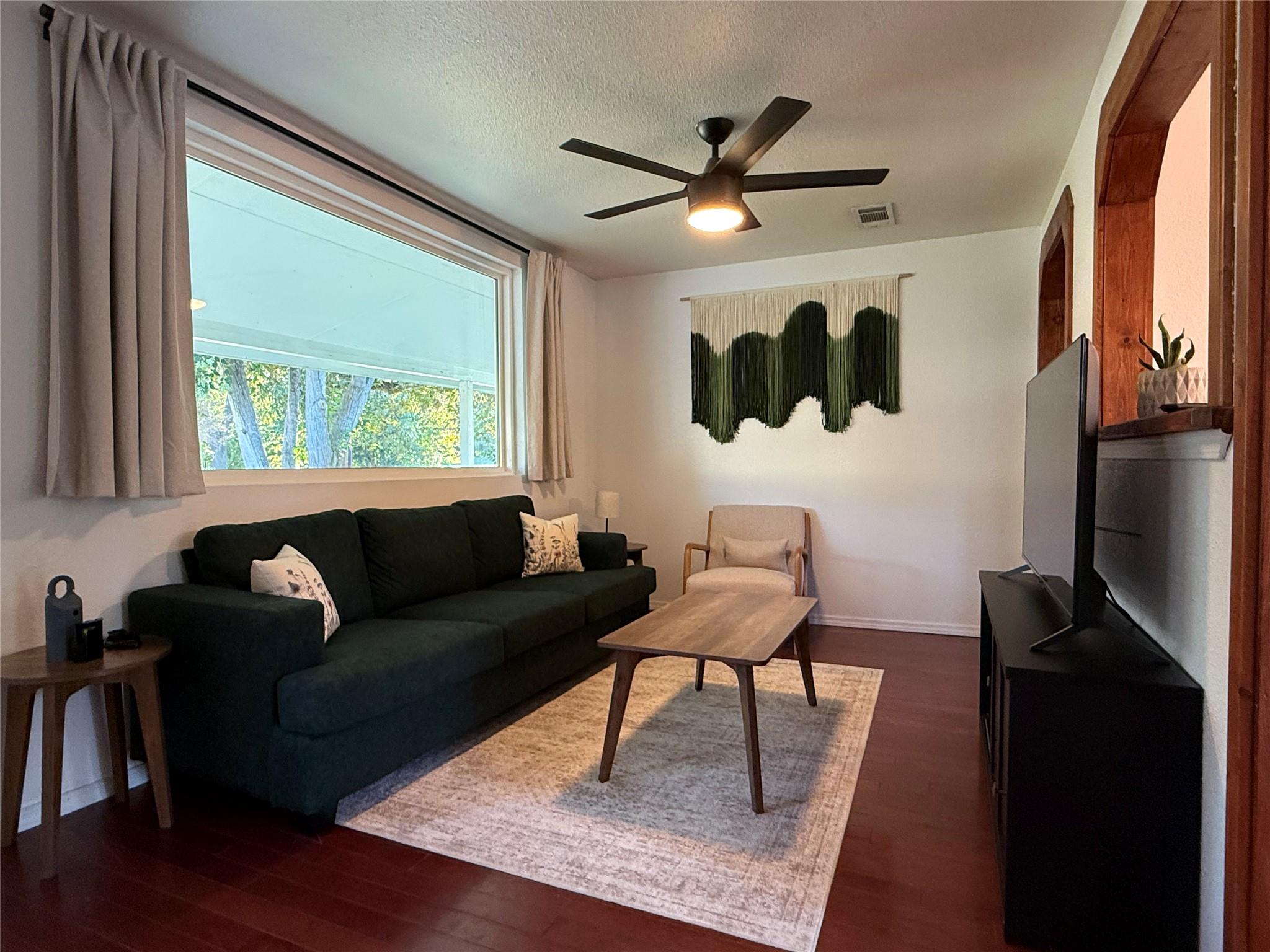 505 E 4th St, Georgetown, TX 78626