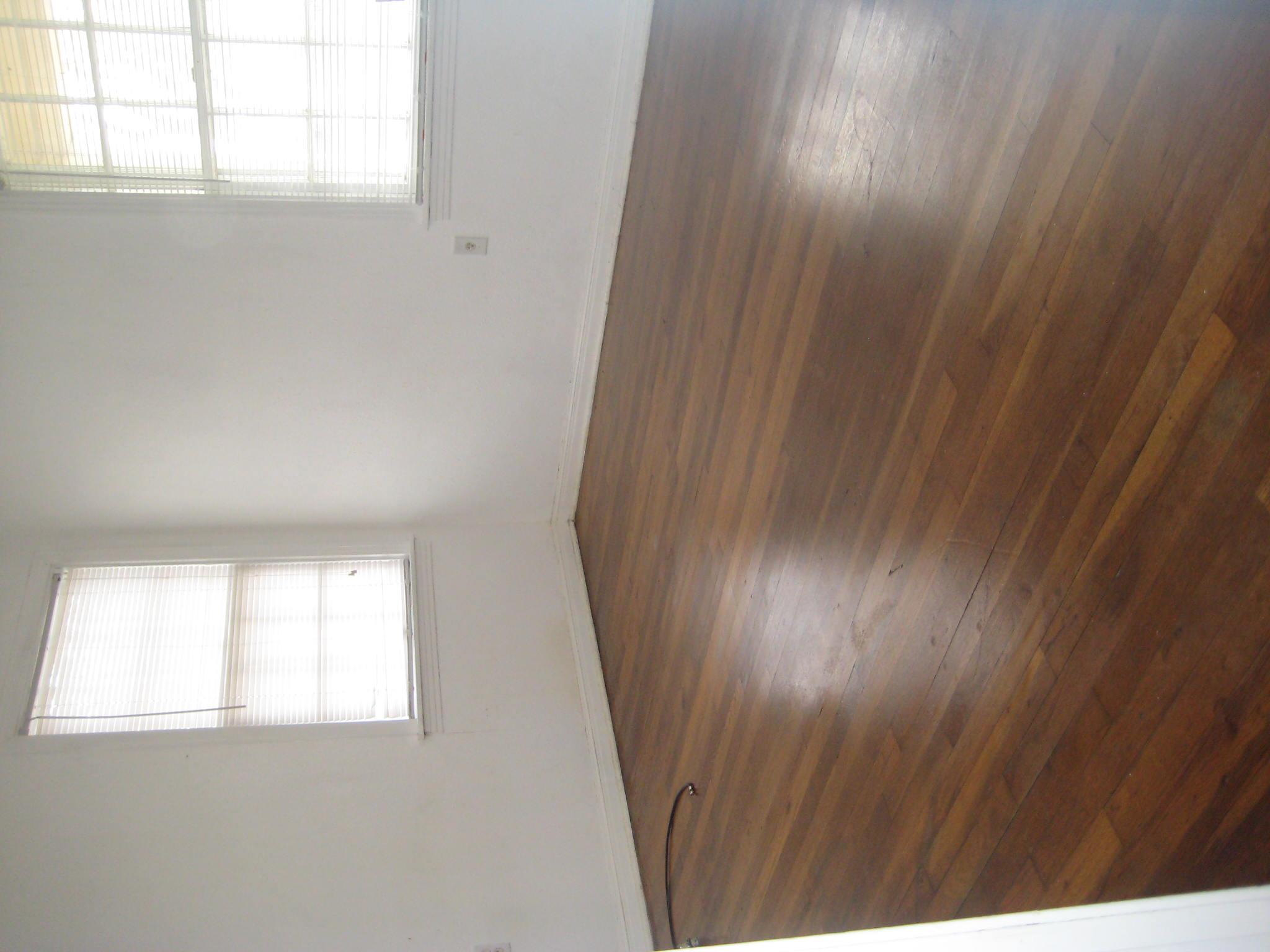 205 Oscar St, Taylor, TX 76574