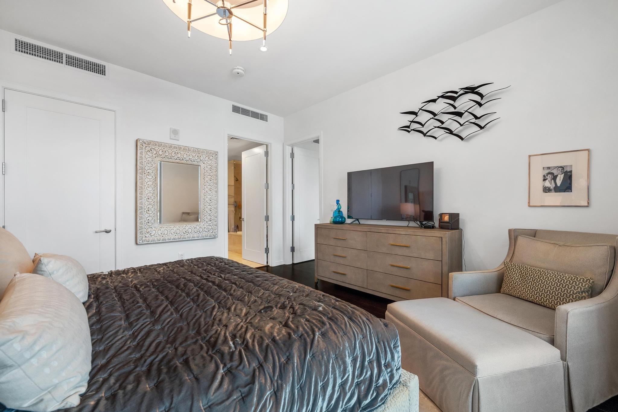 200 Congress Ave # 13A, Austin, TX 78701