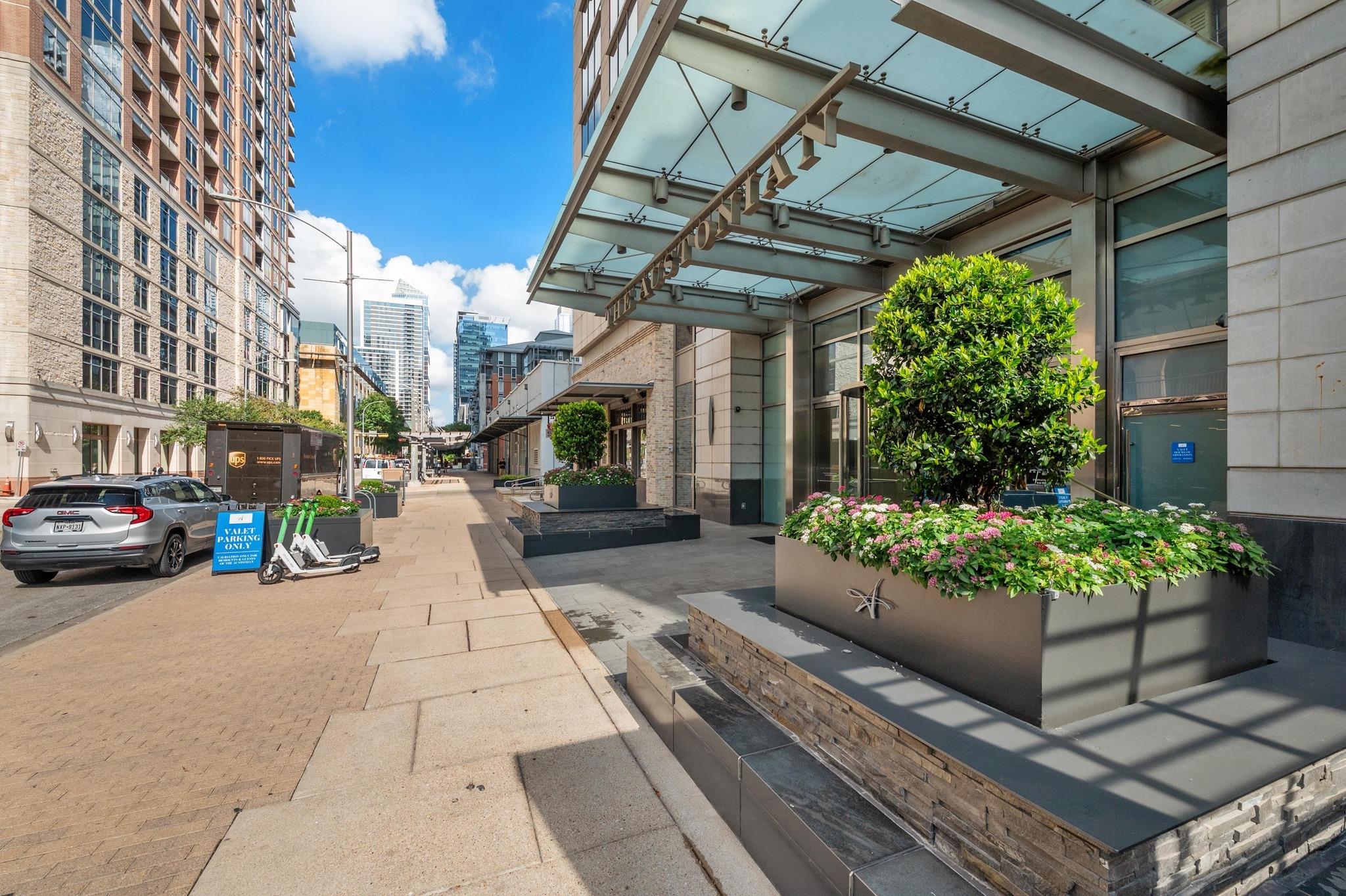 200 Congress Ave # 13A, Austin, TX 78701