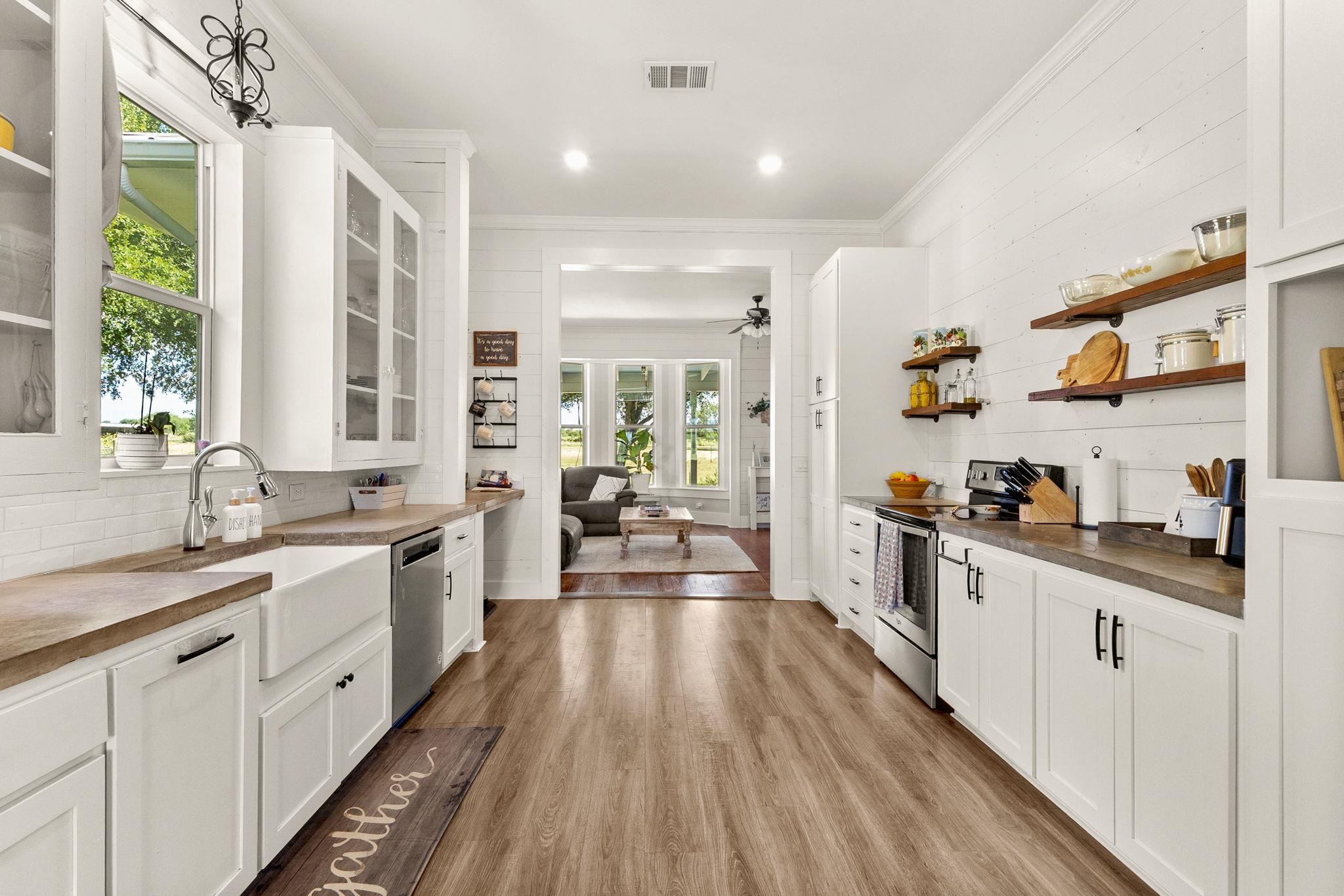 6673 Center Point Rd, San Marcos, TX 78666