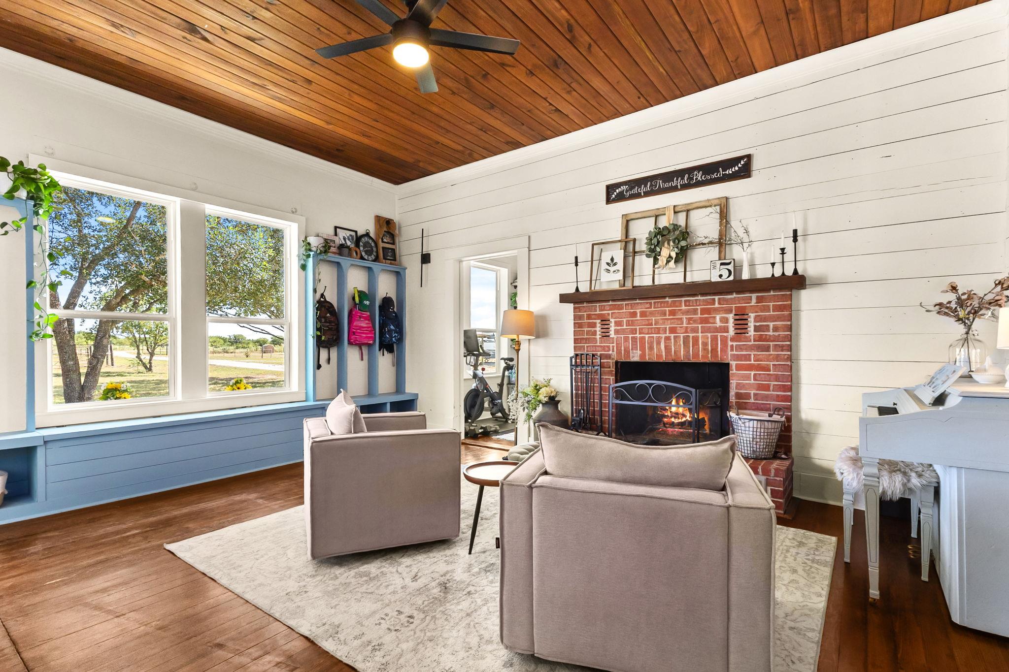 6673 Center Point Rd, San Marcos, TX 78666